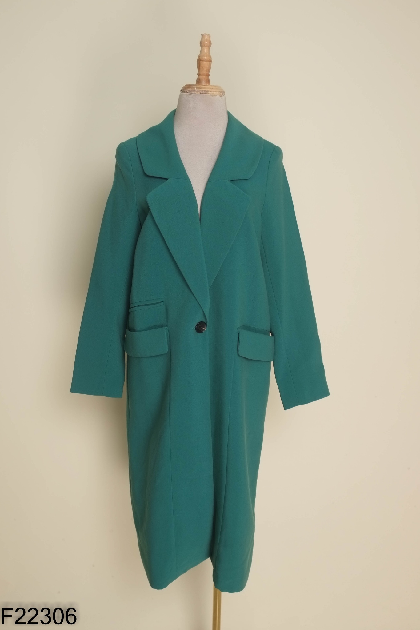 Áo khoác xanh dài cổ vest