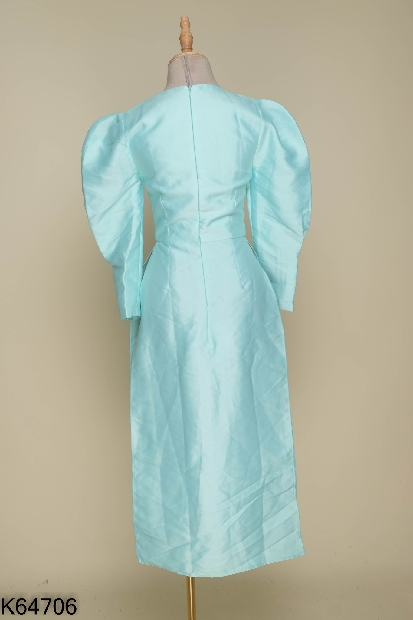 Váy xanh cổ vuông tay dài