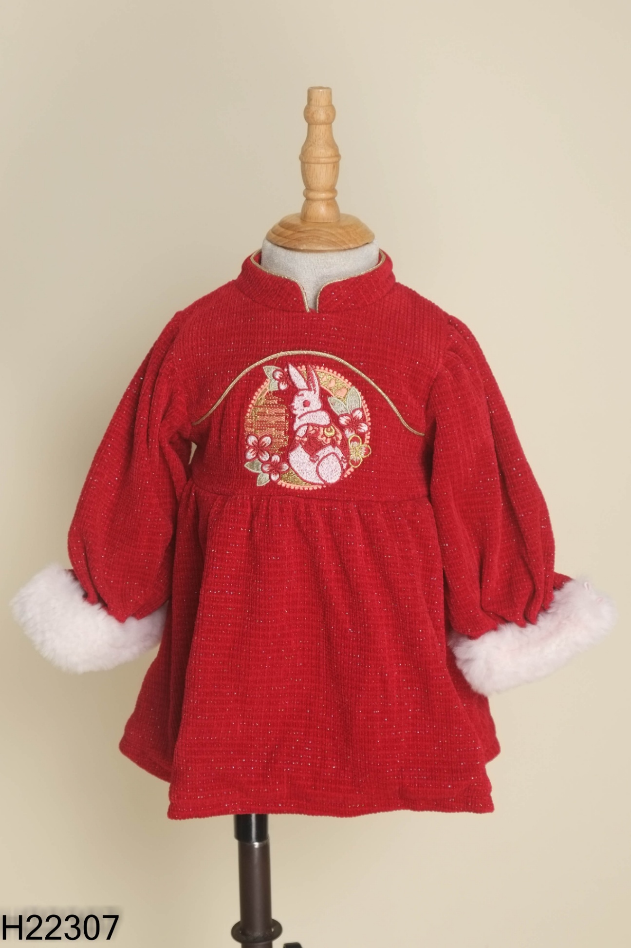 Váy nhung tăm đỏ thêu họa tiết KIDS
