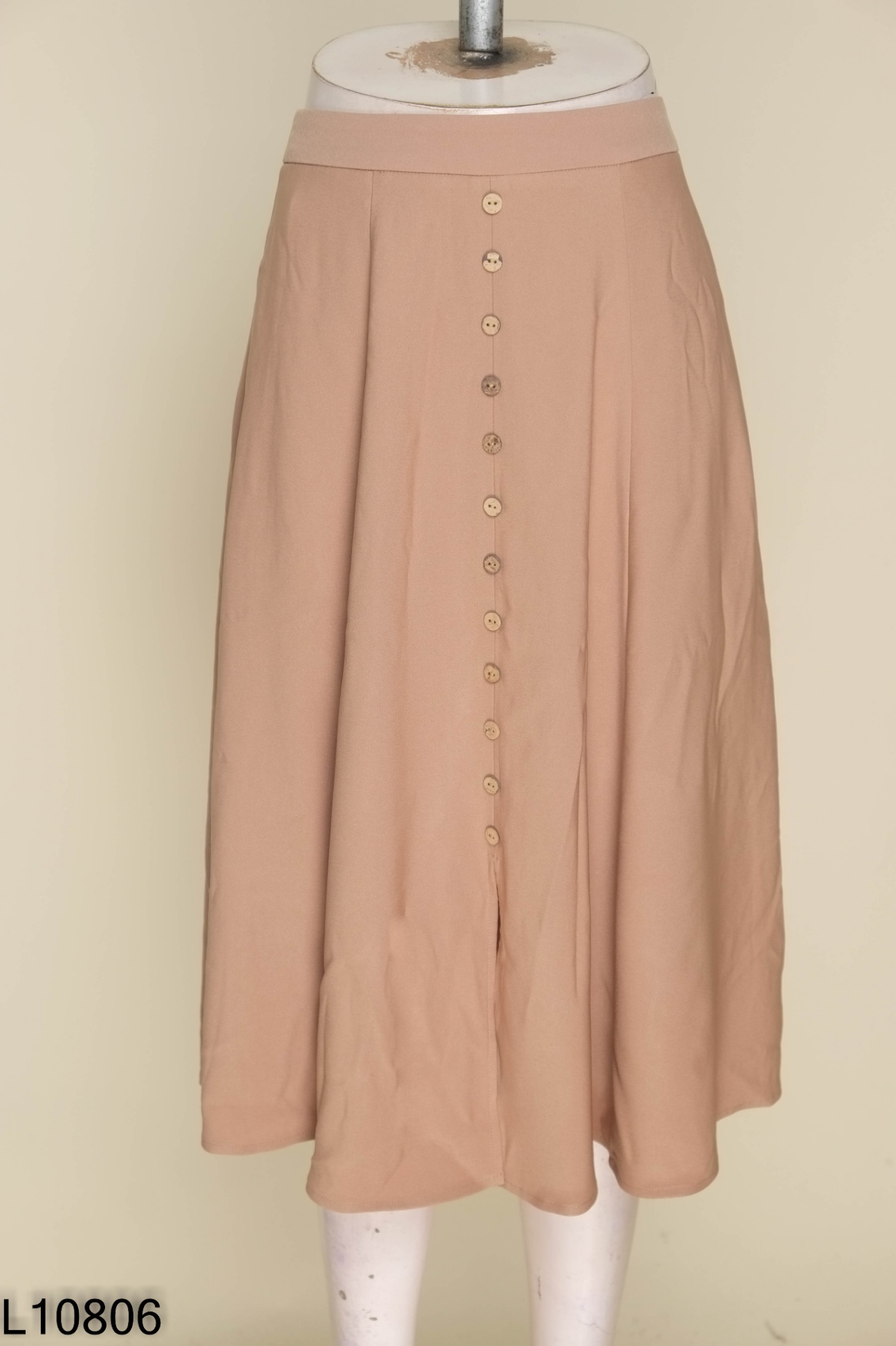 Chân váy nhỡ ADORE DRESS be phối cúc