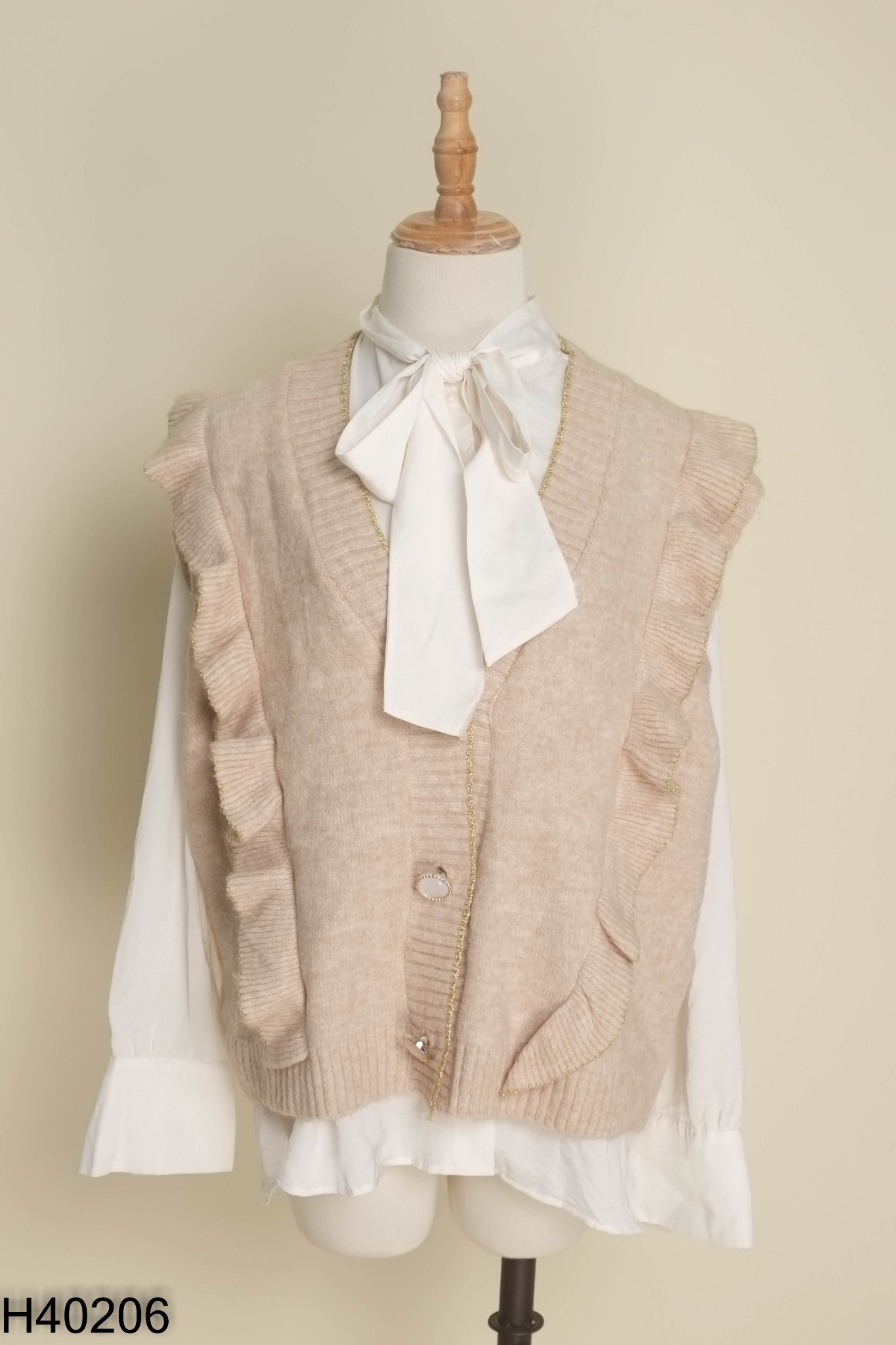 Set áo gile len UZZU be + sơ mi UNIQLO be