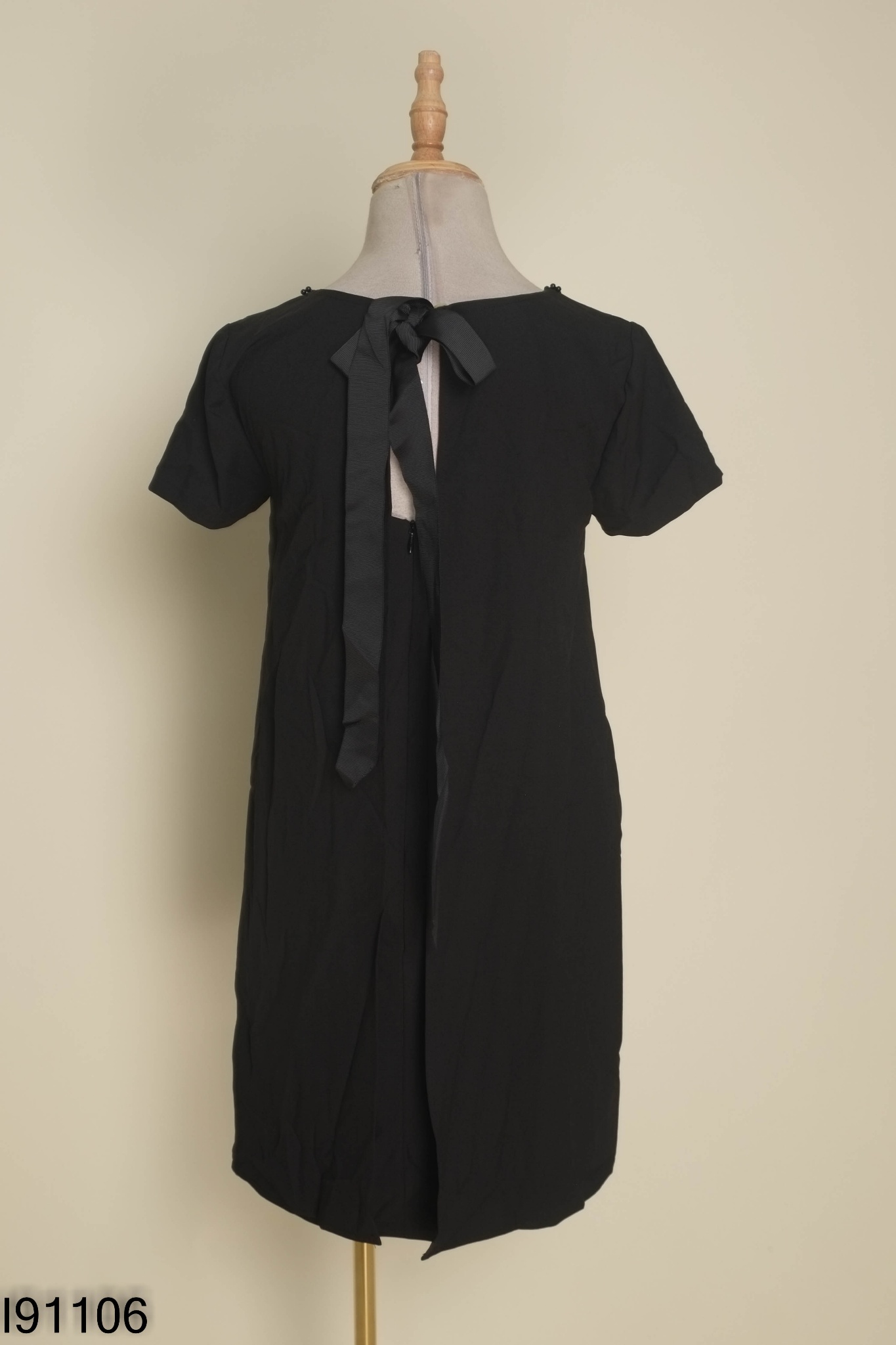 Váy đen HUONG BOUTIQUE cổ đính đá