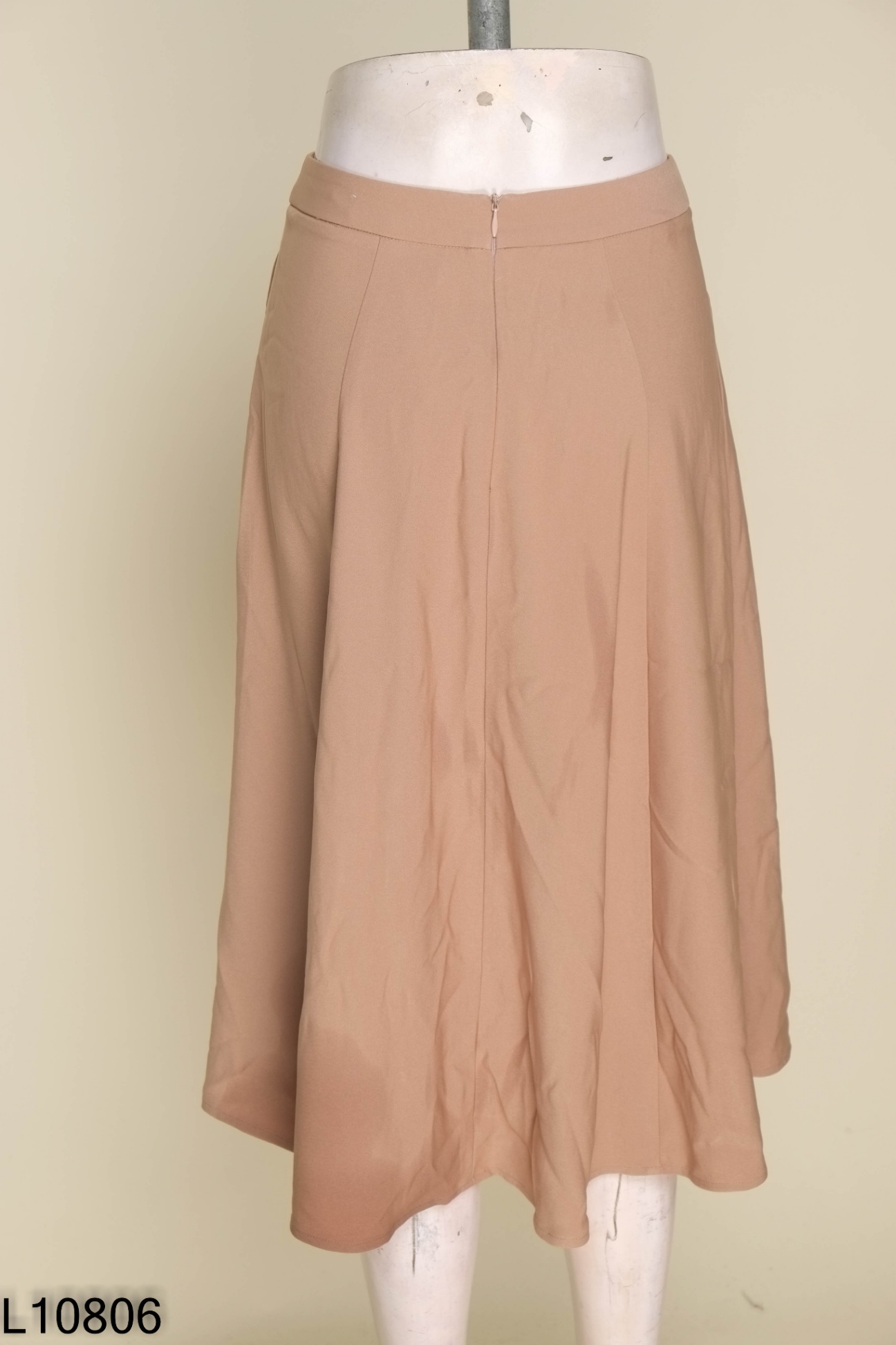 Chân váy nhỡ ADORE DRESS be phối cúc