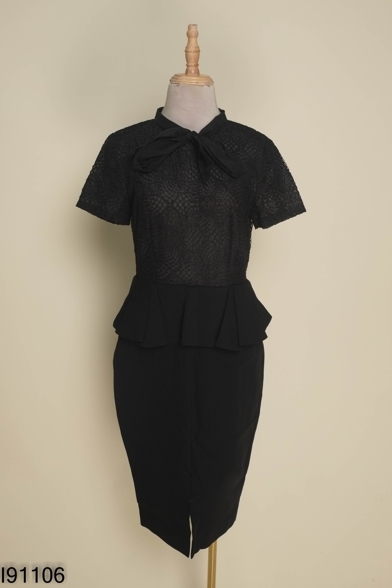 Váy ren đen ELISE buộc nơ