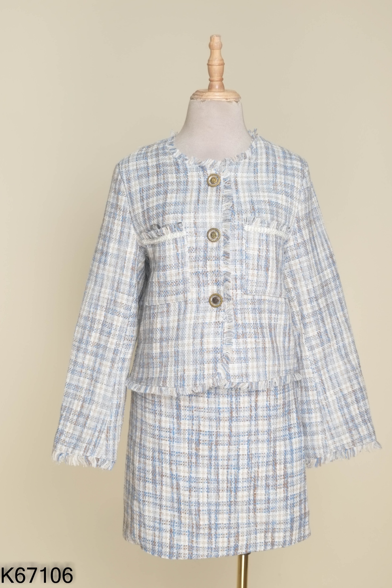 NEWTAG Set áo khoác + chân váy trắng caro xanh