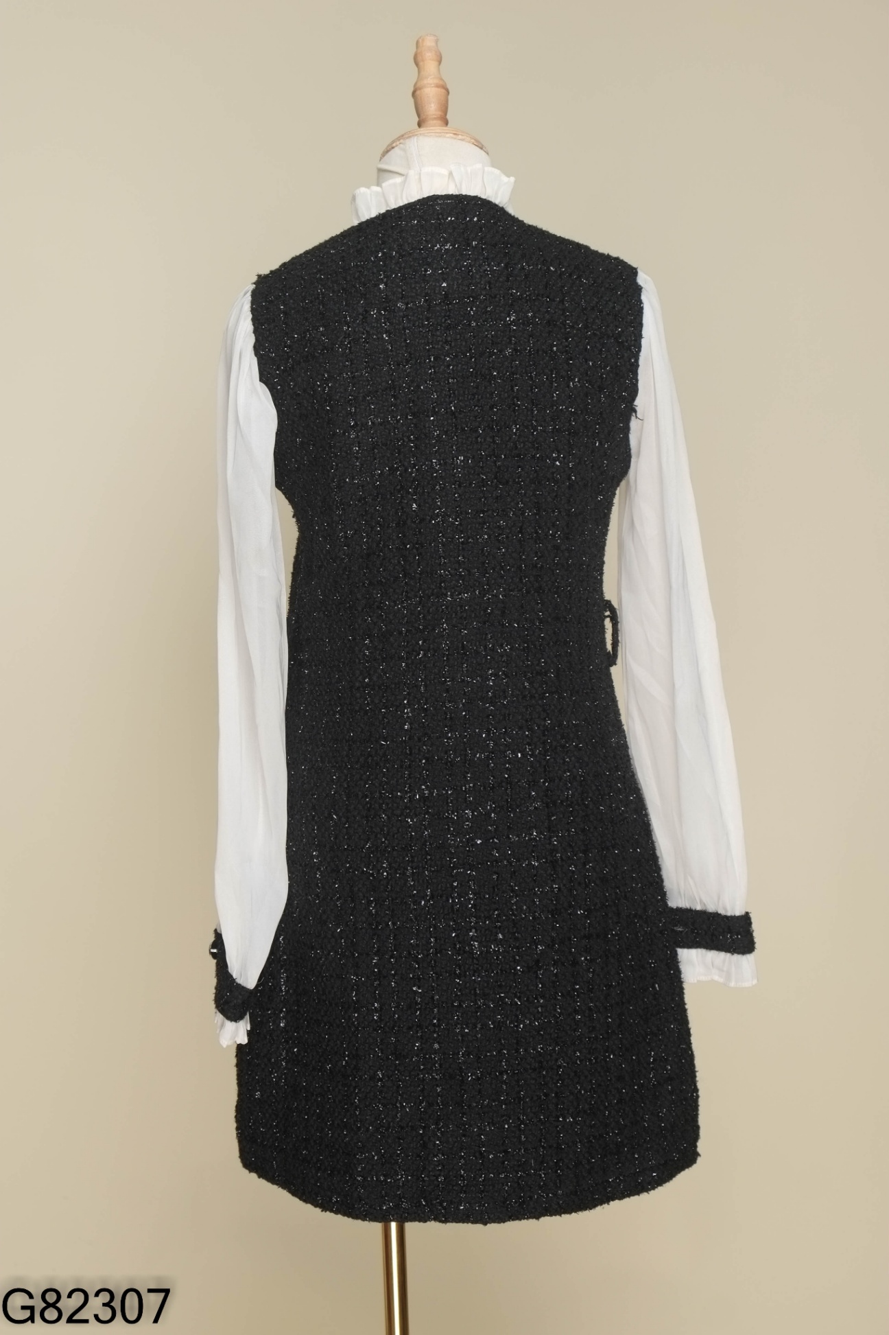 Váy dạ tweed đen tay voan phối cúc ngọc