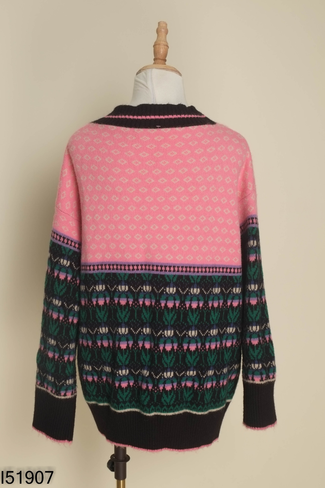 Áo len cardigan đen phối hồng họa tiết