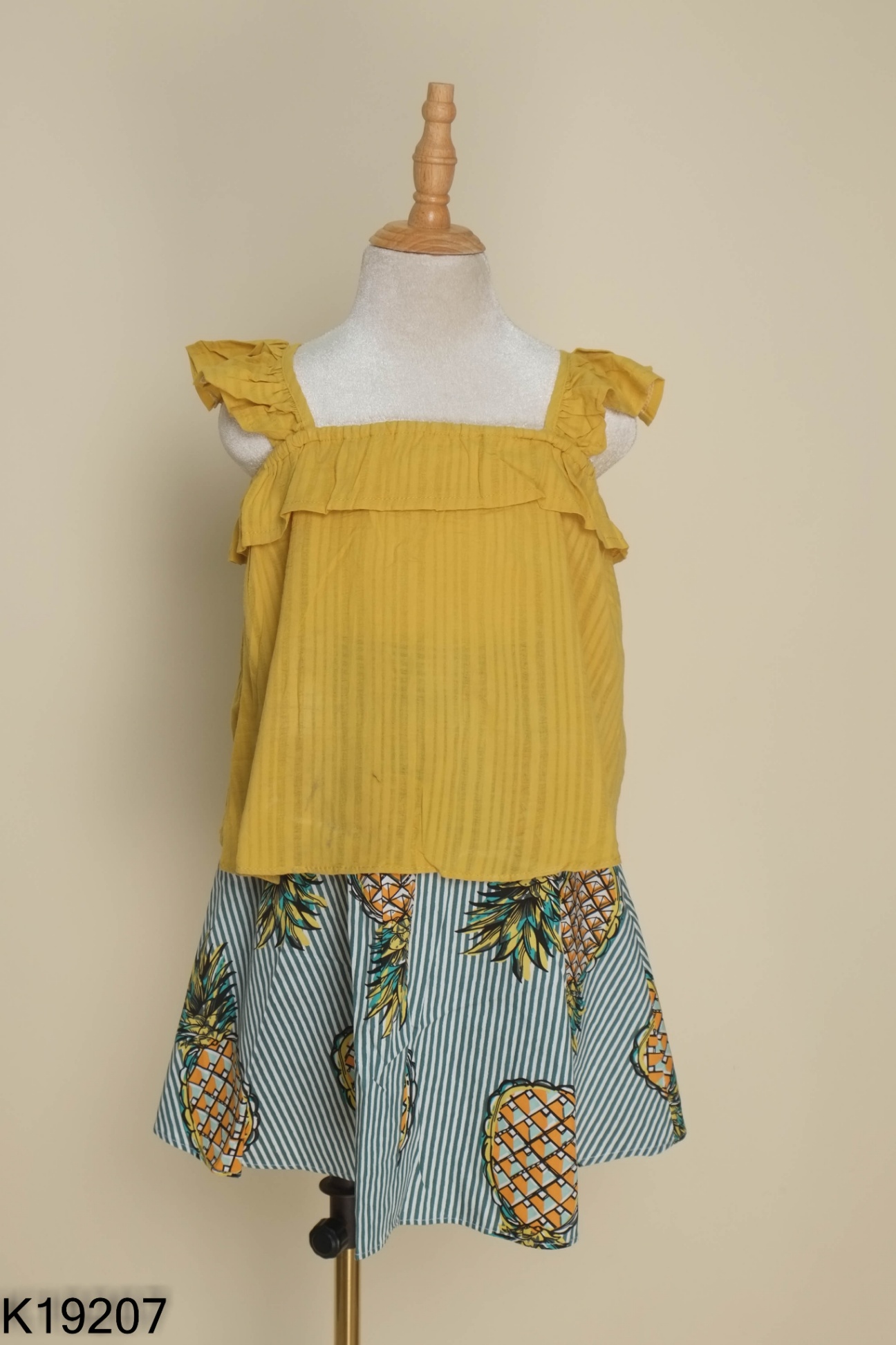 NEWTAG Set Áo hai dây vàng + chân váy sọc KIDS