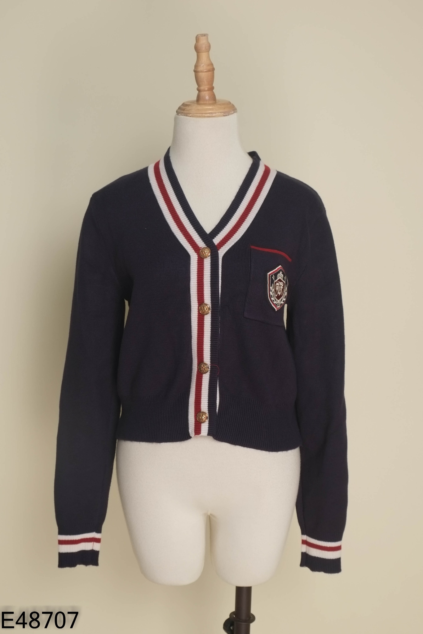 Áo len cardigan xanh than viền trắng đỏ