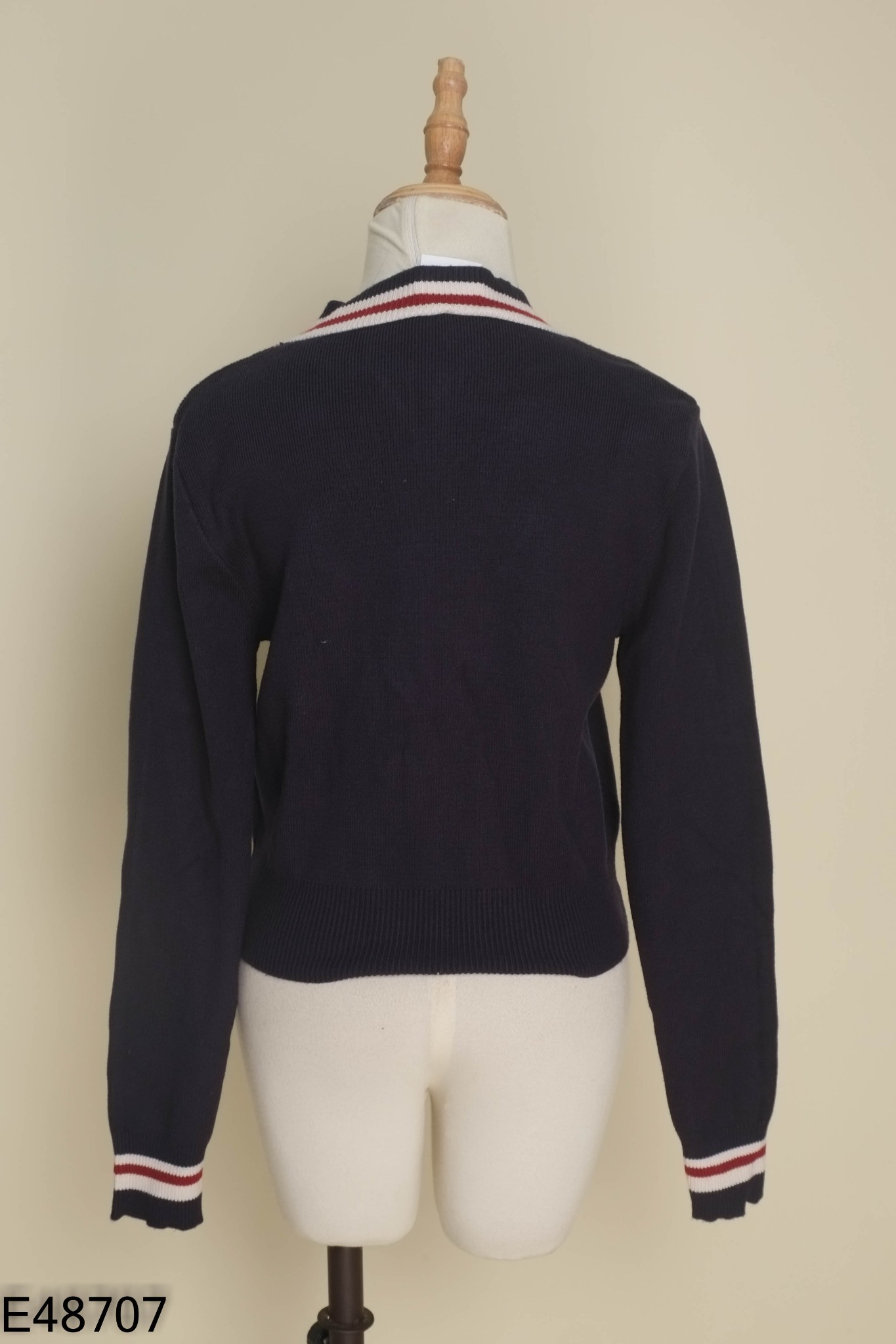 Áo len cardigan xanh than viền trắng đỏ
