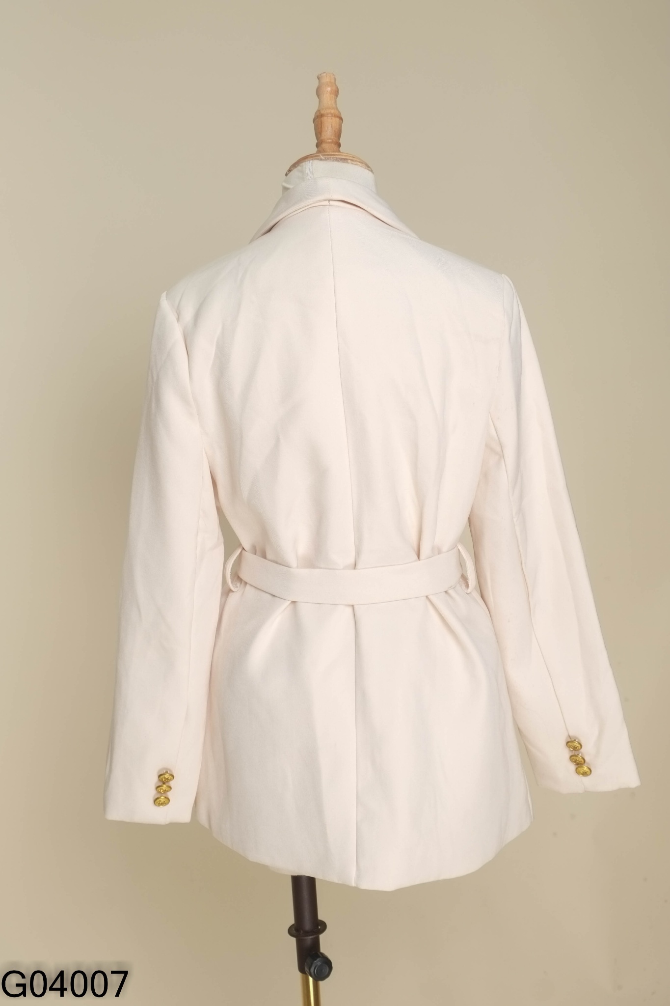 Áo blazer be cúc vàng phối đai