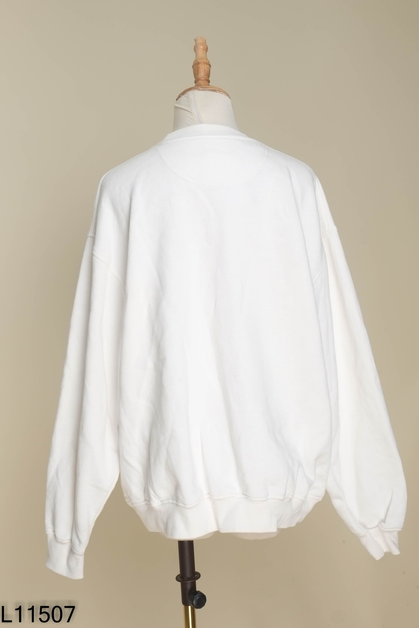 Áo nỉ trắng COTTON ON in chữ