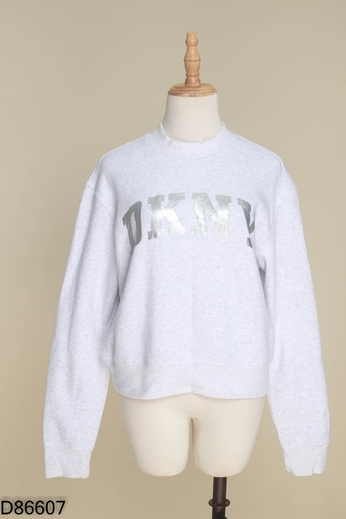 Áo nỉ xám DKNY in chữ