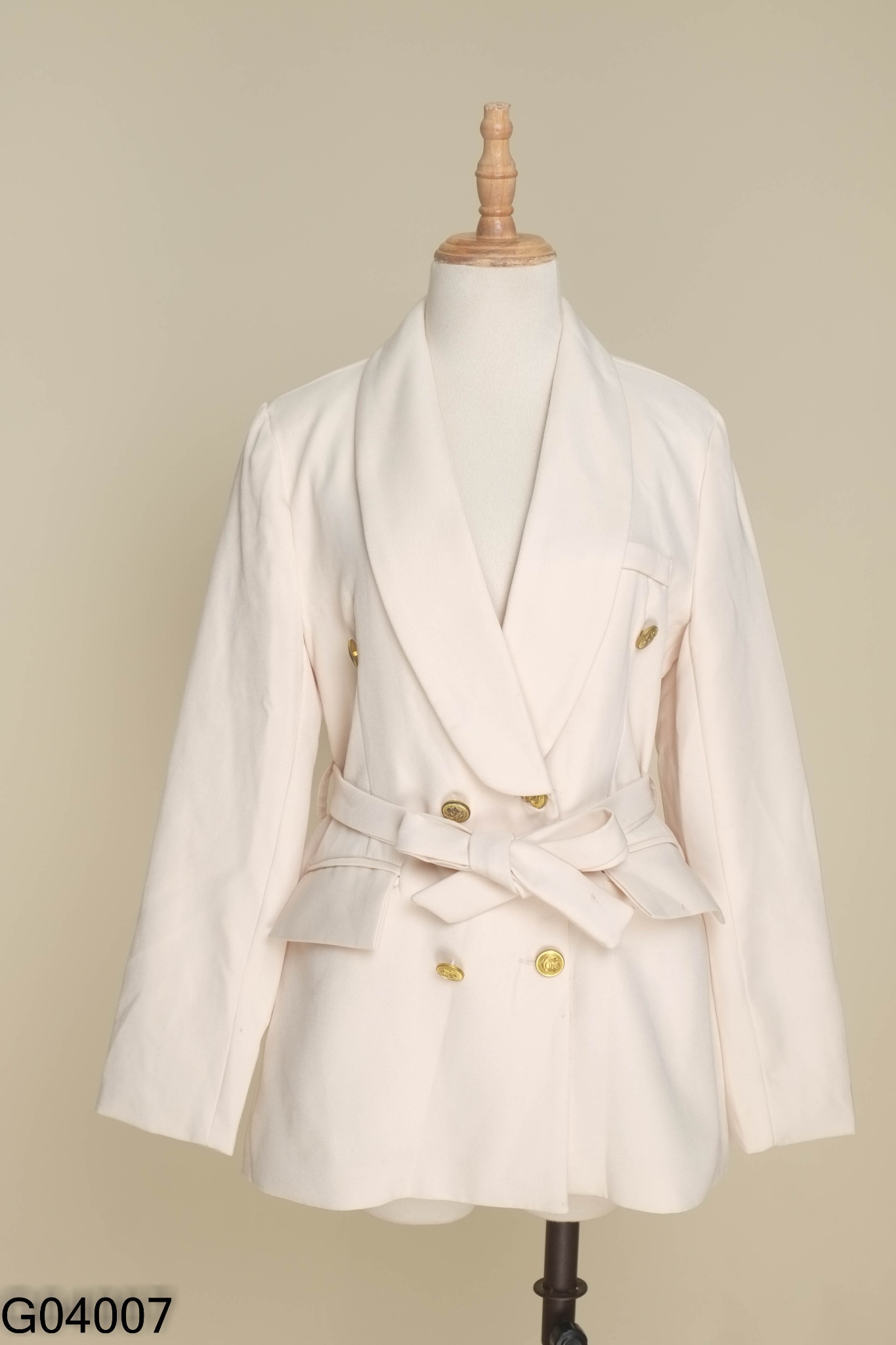 Áo blazer be cúc vàng phối đai