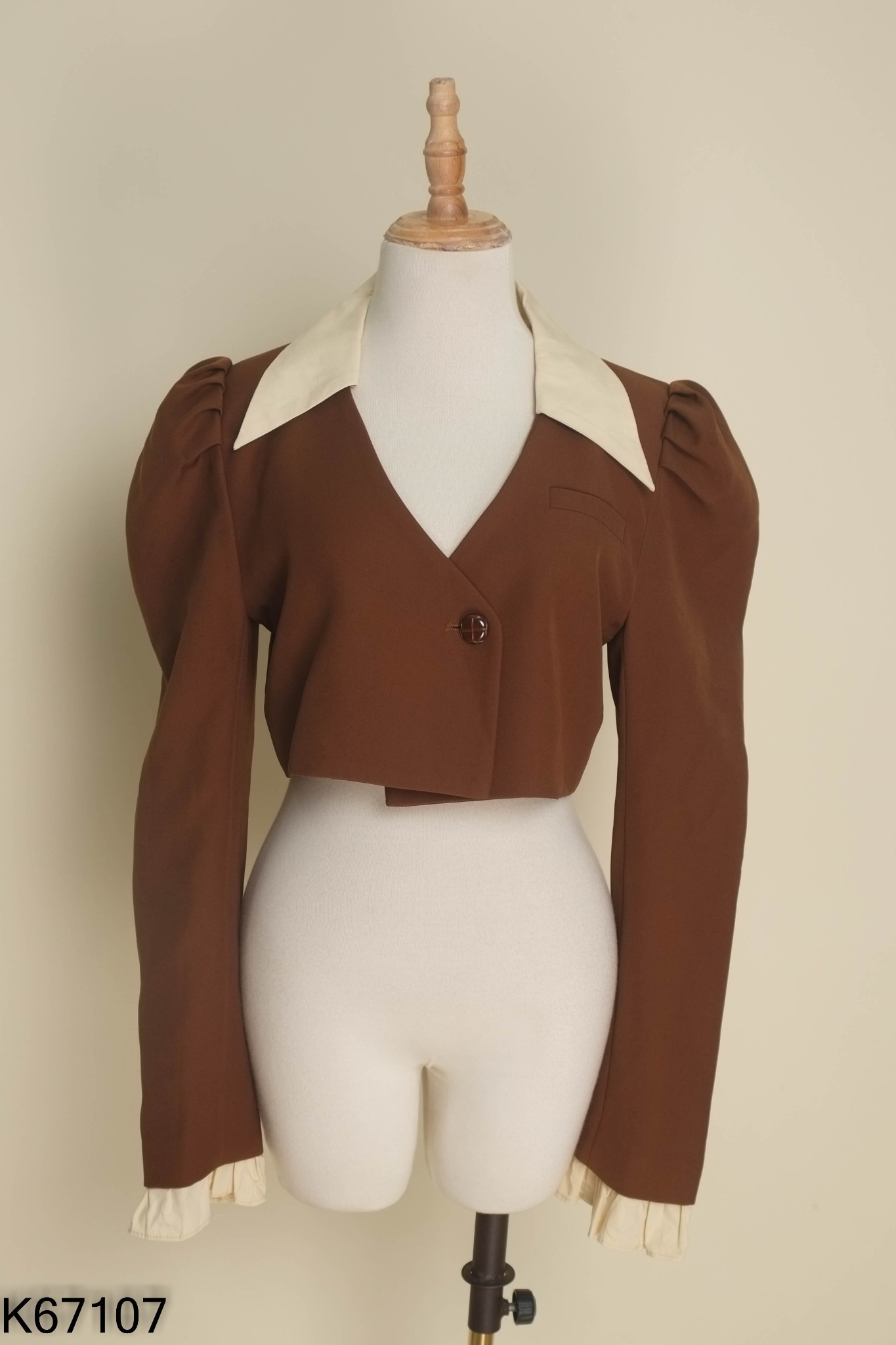 Áo khoác vest nâu cổ be