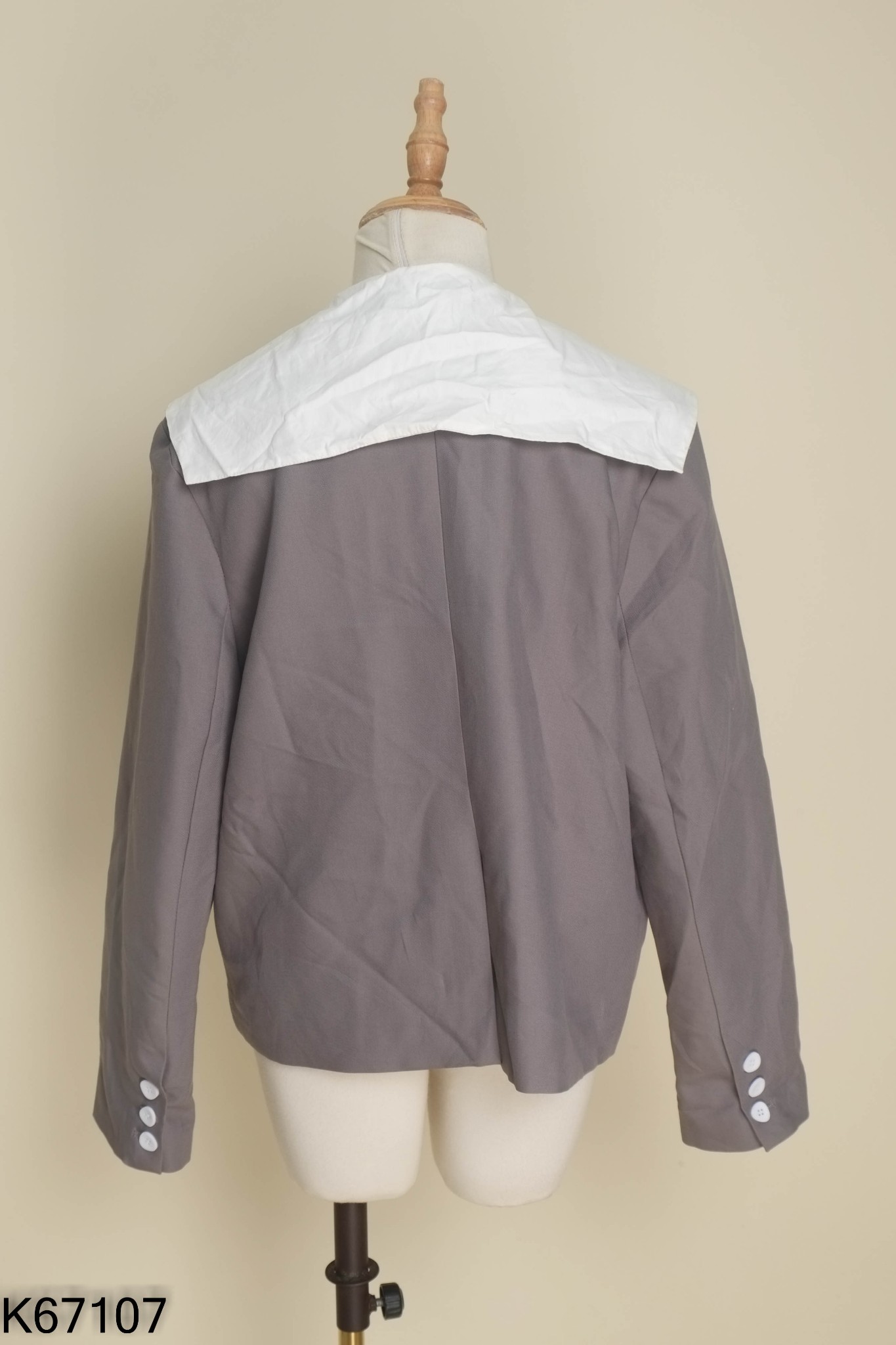 Áo khoác vest xám cổ trắng