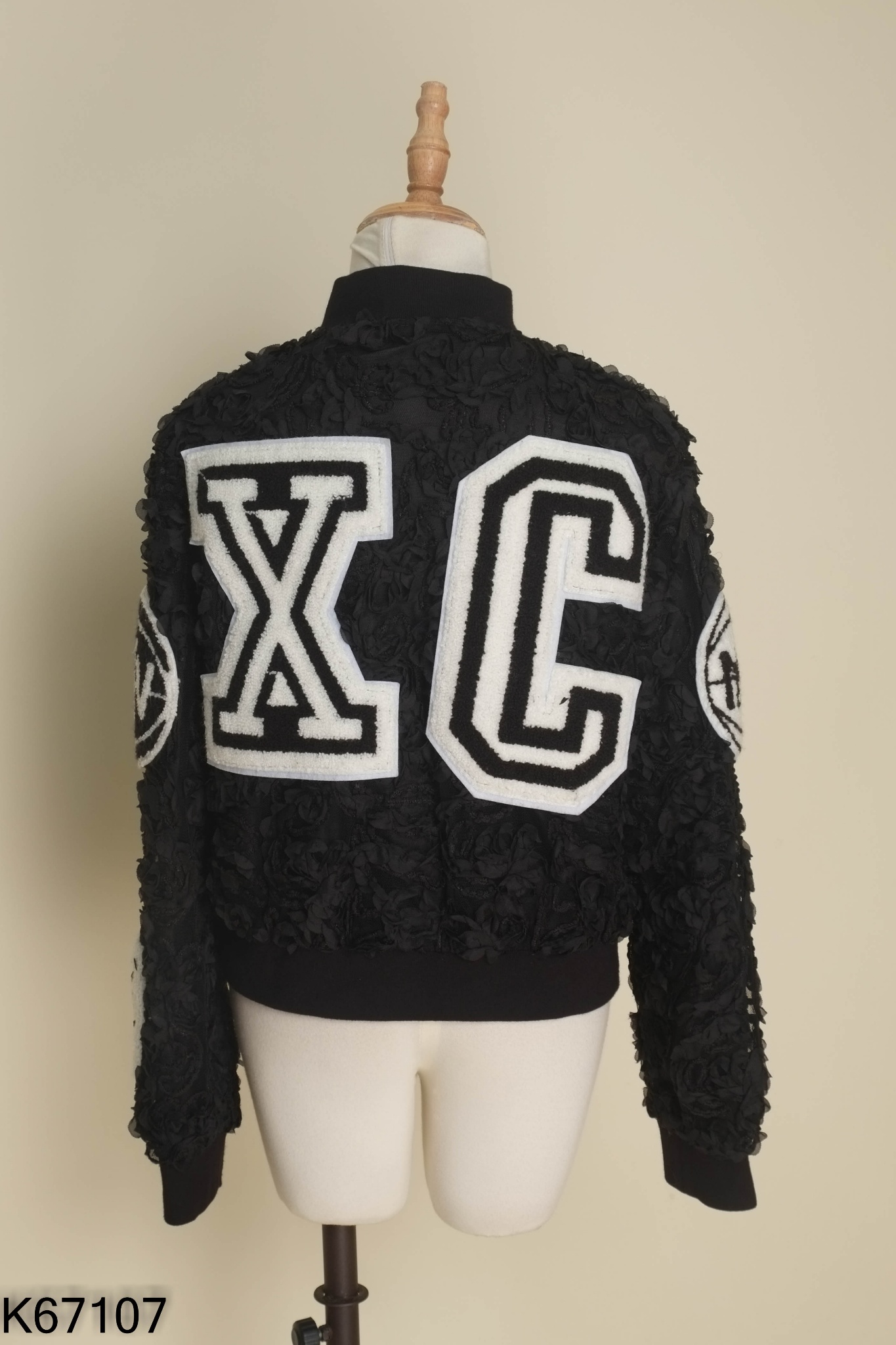 Áo bomber đen phối lưới hoa