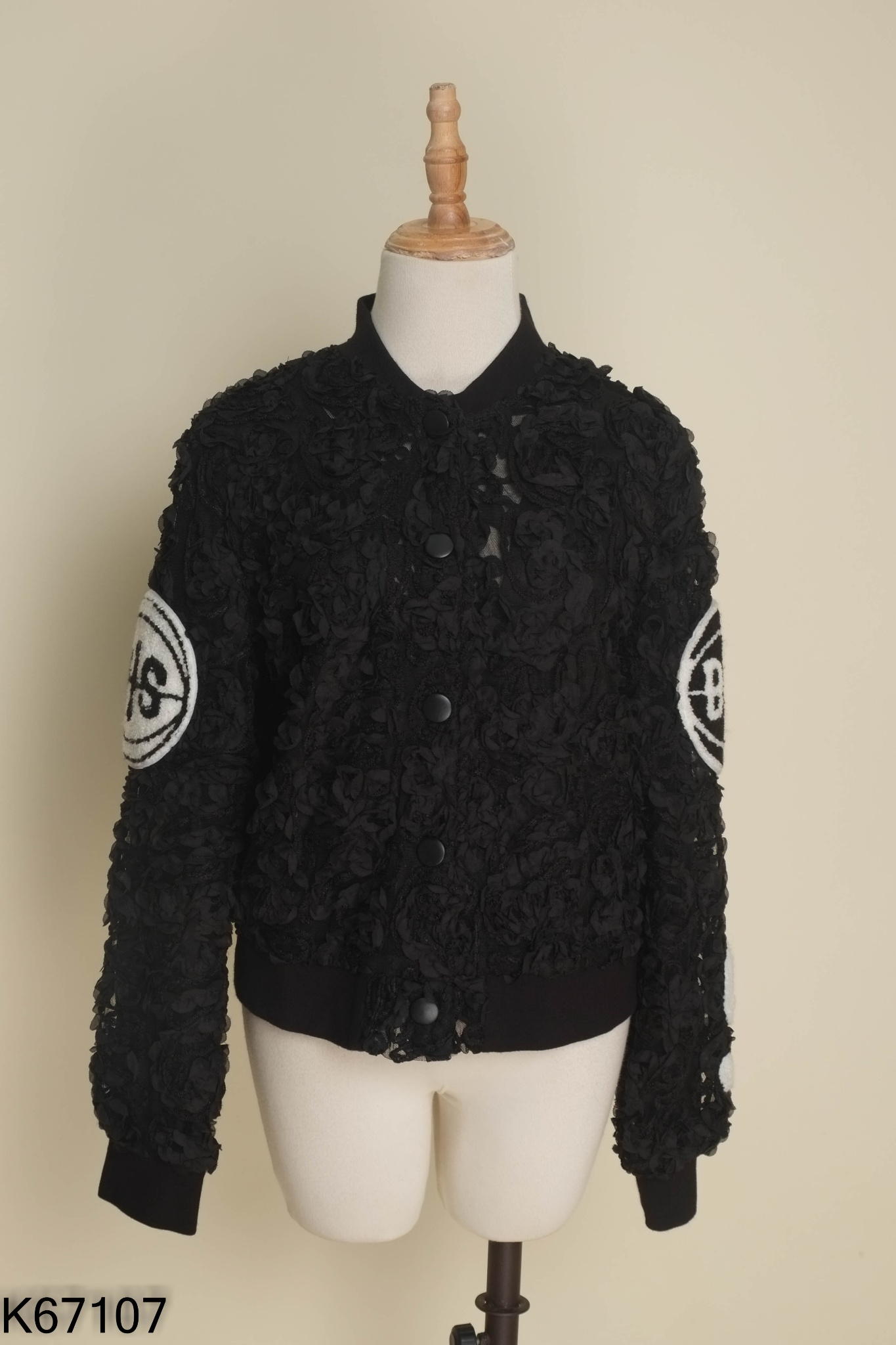Áo bomber đen phối lưới hoa
