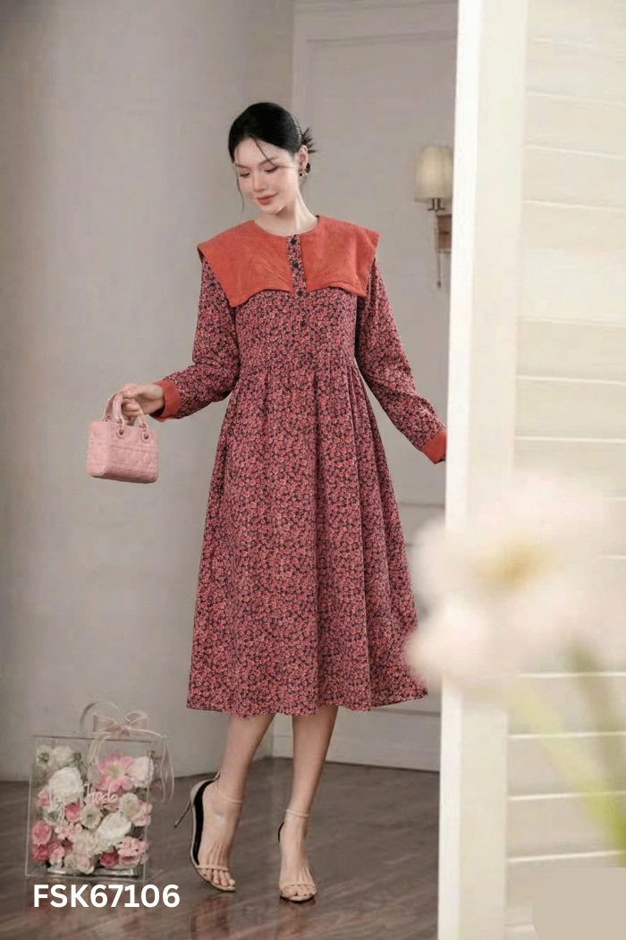 Váy đen họa tiết hoa đỏ