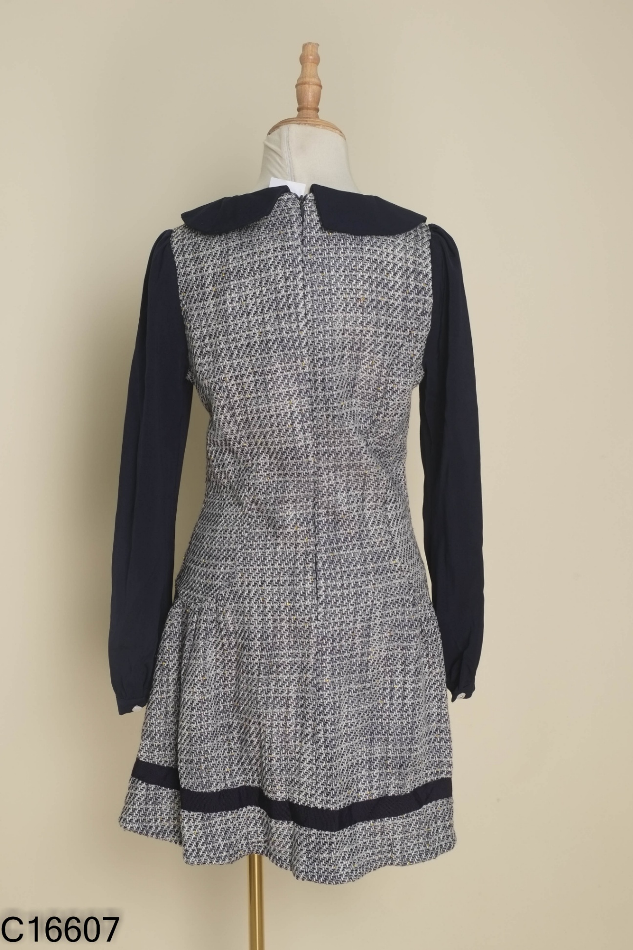 Váy dạ tweed xám phối xanh than