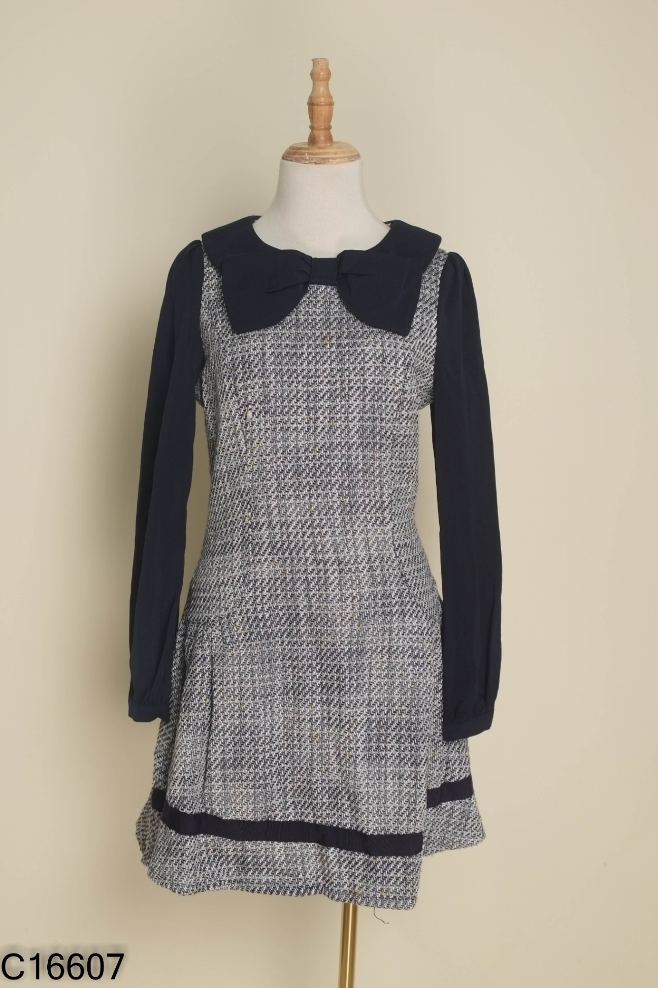 Váy dạ tweed xám phối xanh than