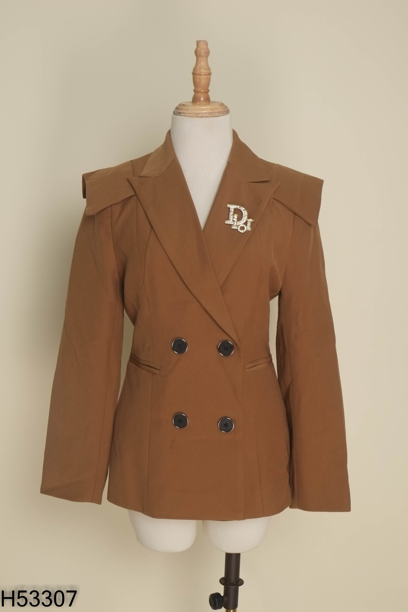 Áo blazer nâu đính charm đá