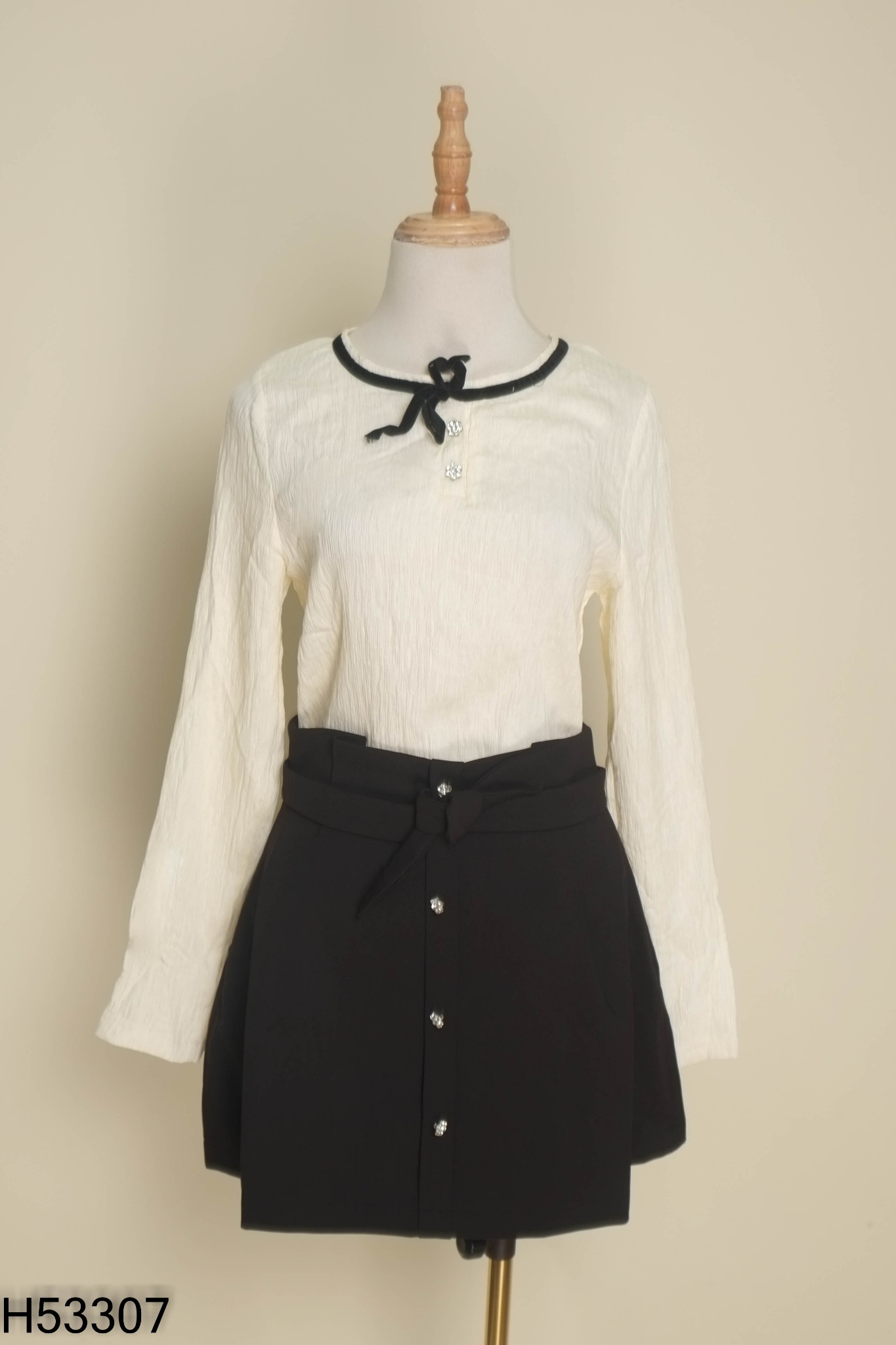 NEWTAG Set Áo đũi be YOULIE nơ đen + chân váy