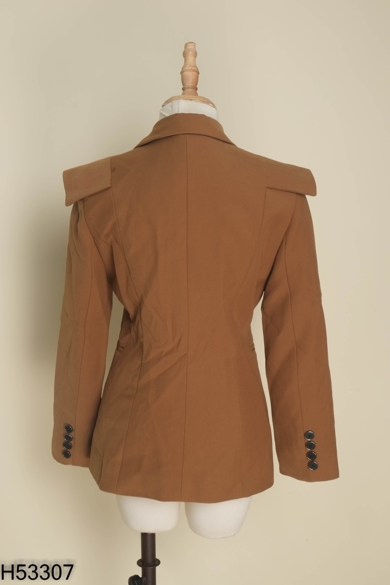 Áo blazer nâu đính charm đá