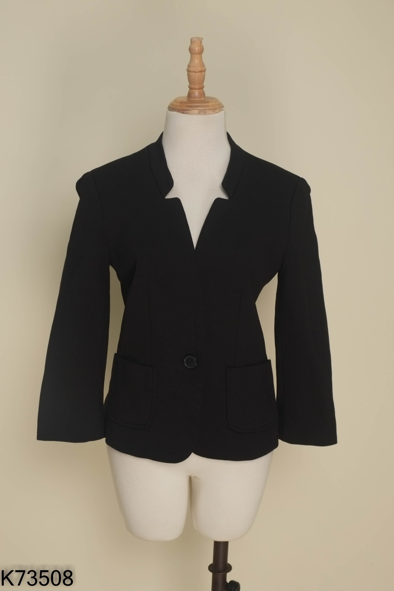 Áo MANGO vest đen có đệm vai