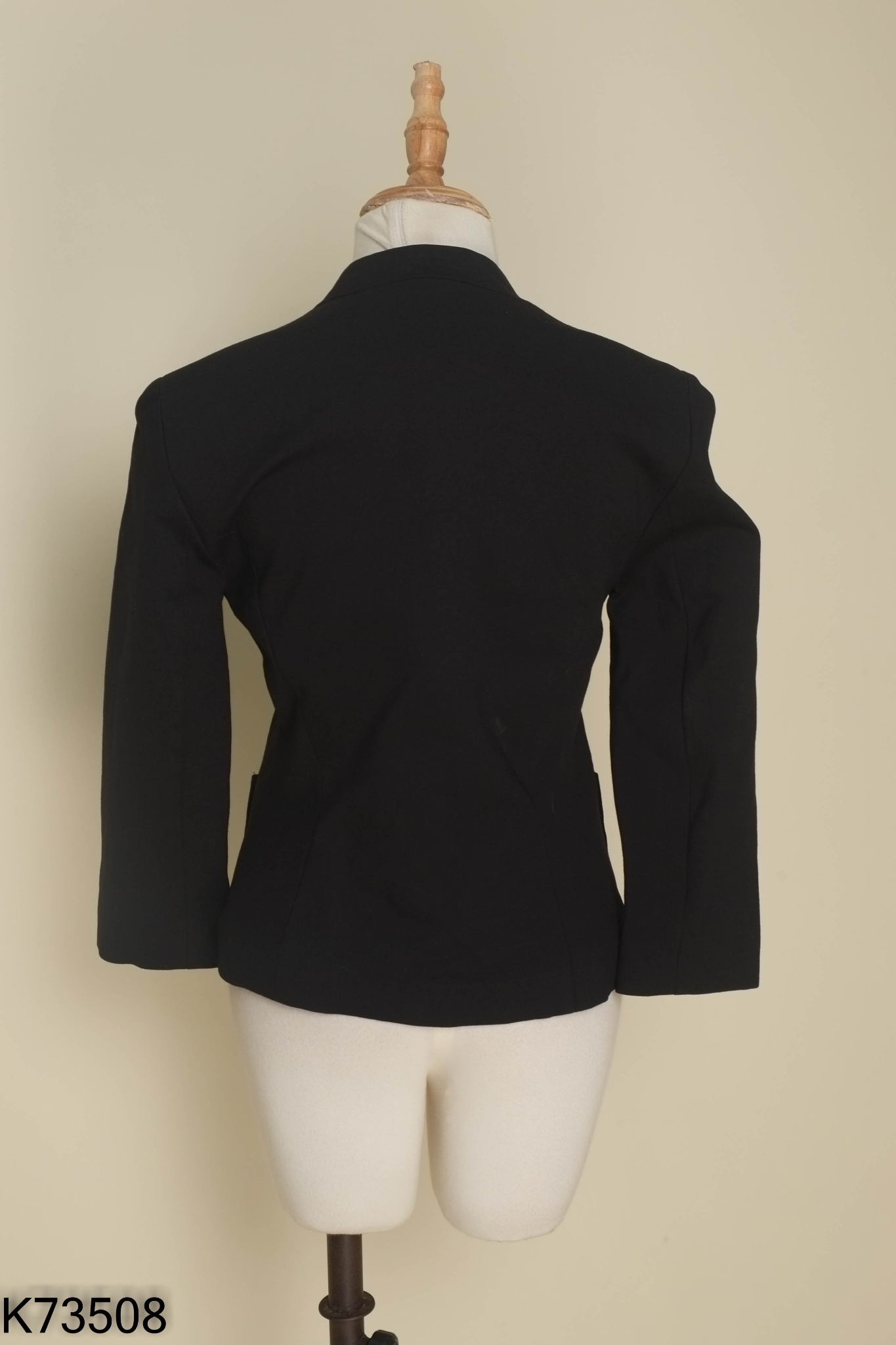 Áo MANGO vest đen có đệm vai