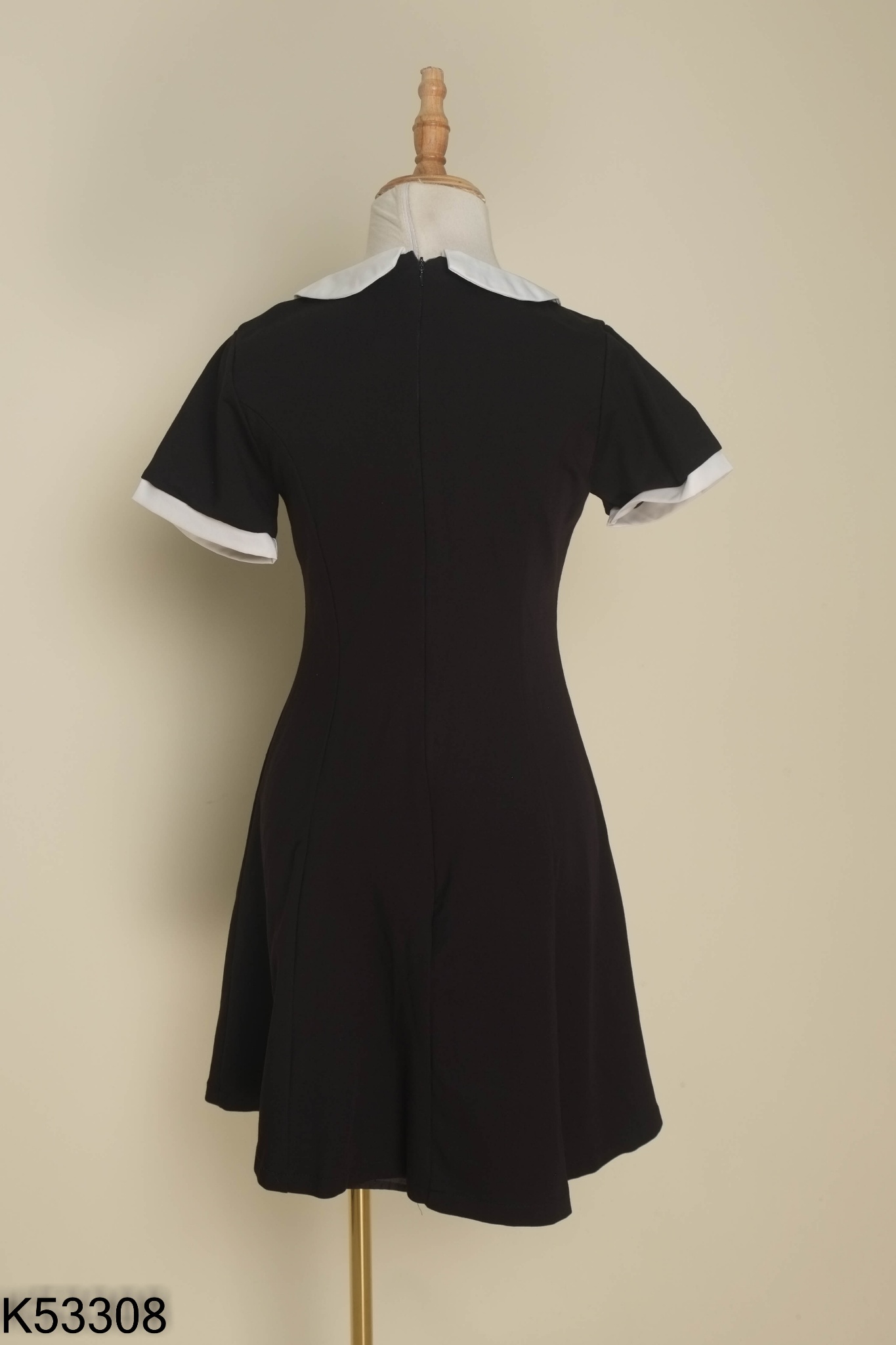Váy EMLY CLOTHING đen cổ trắng
