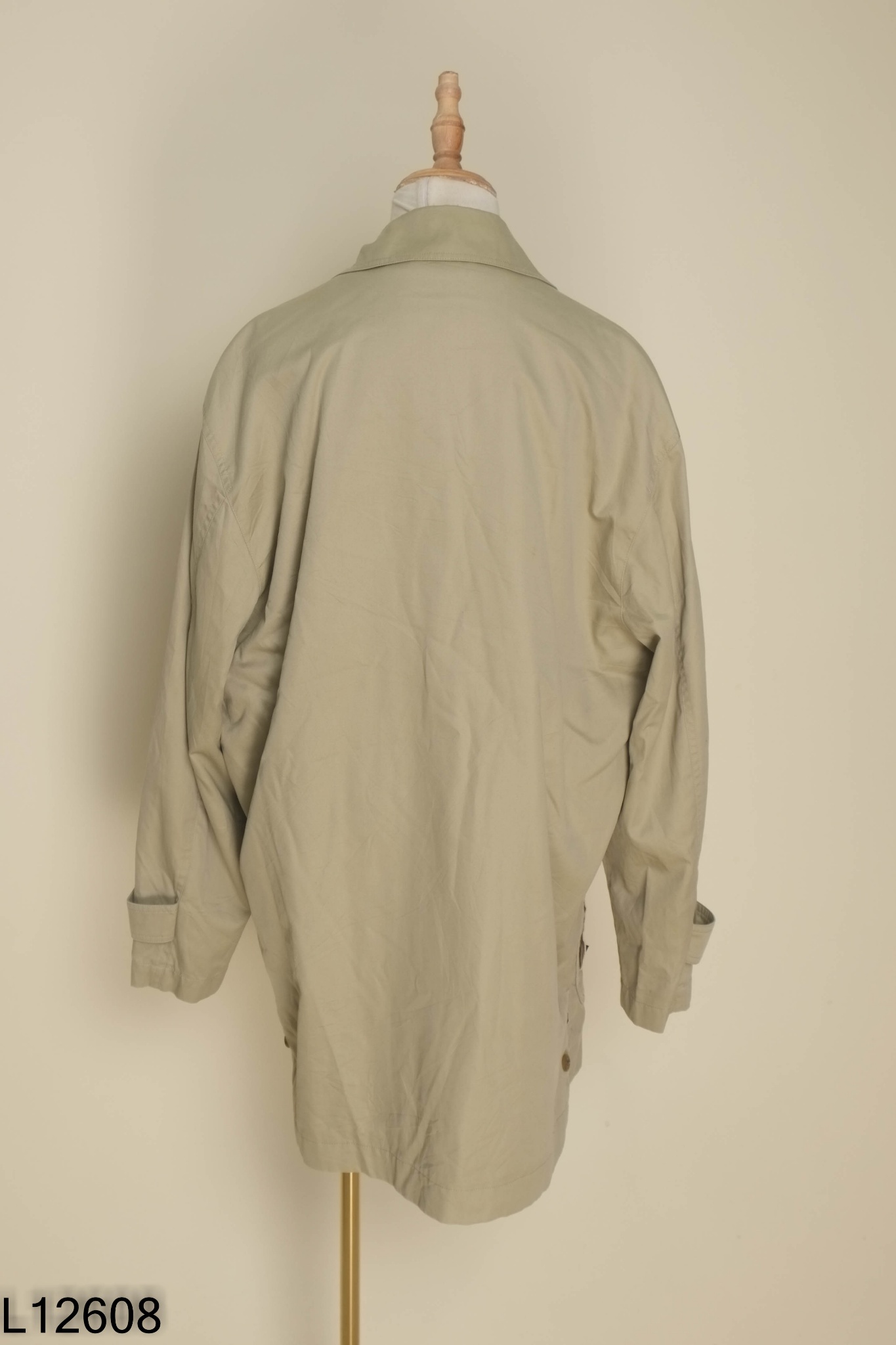 Áo khoác DAKS LONDON be dáng dài