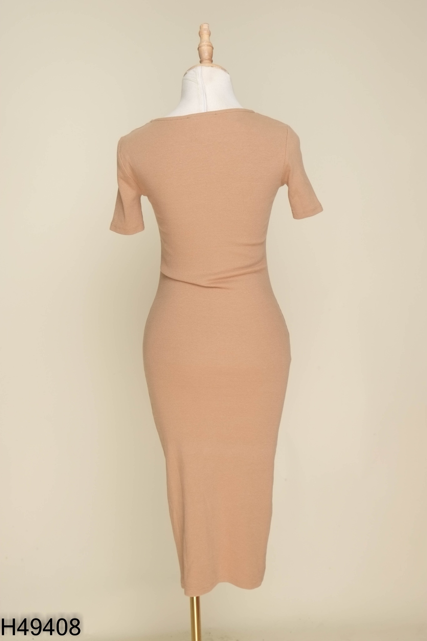 Váy len nâu body cổ vuông