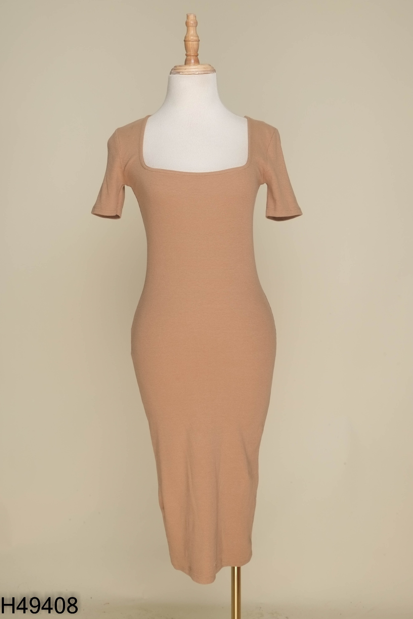 Váy len nâu body cổ vuông
