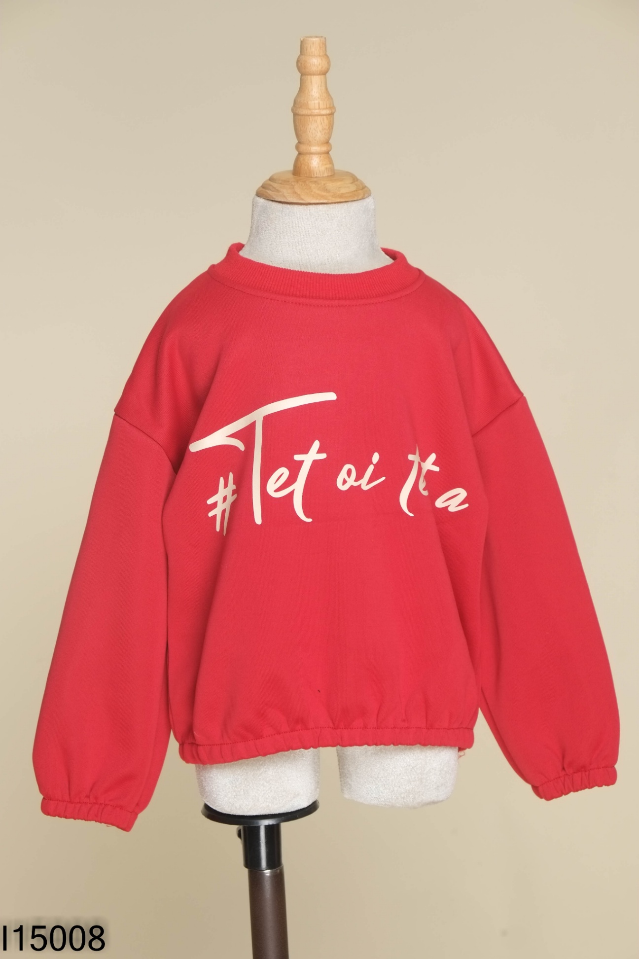 Áo sweater đỏ in chữ KIDS