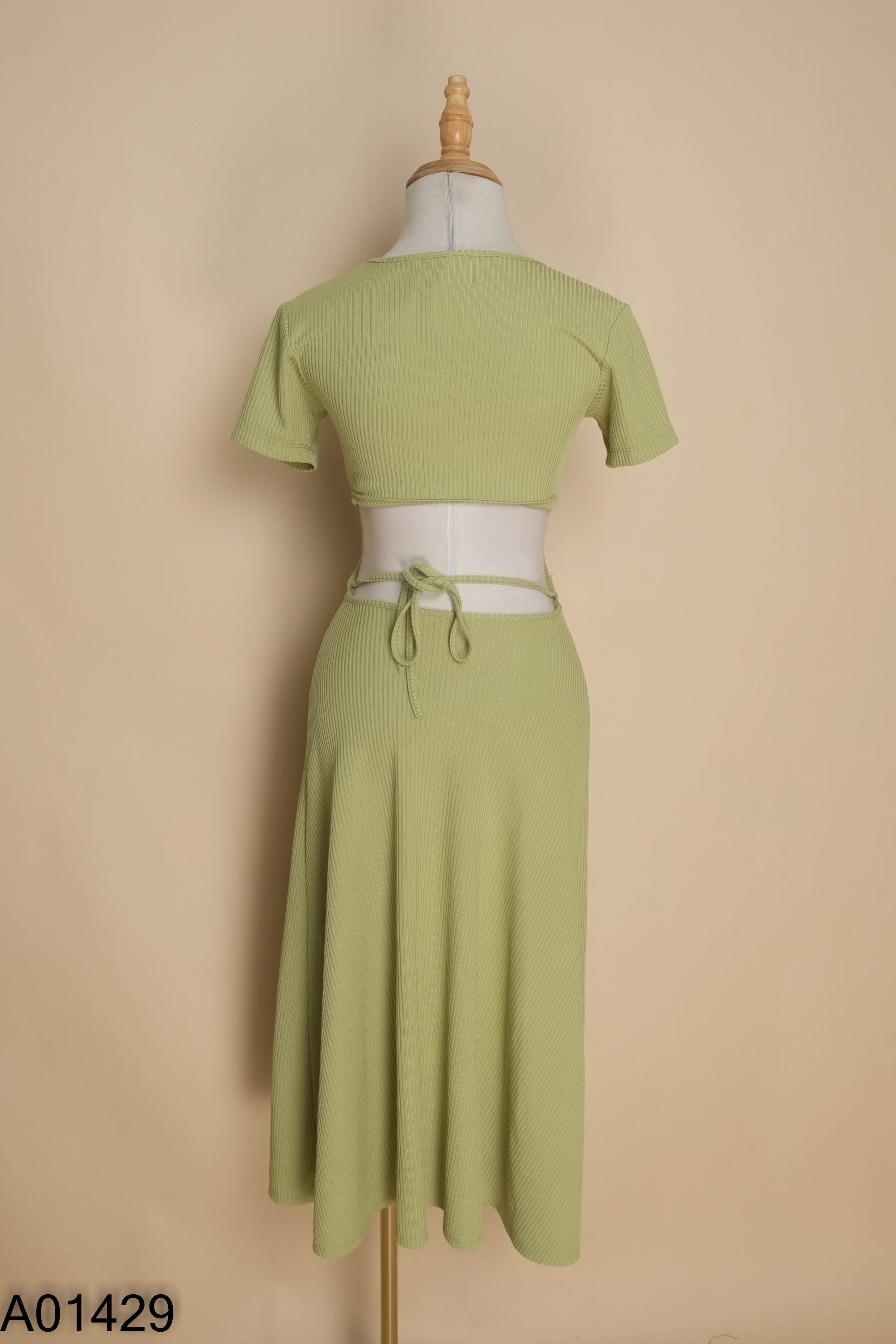 Váy xanh LA BOUTIQUE khoét eo