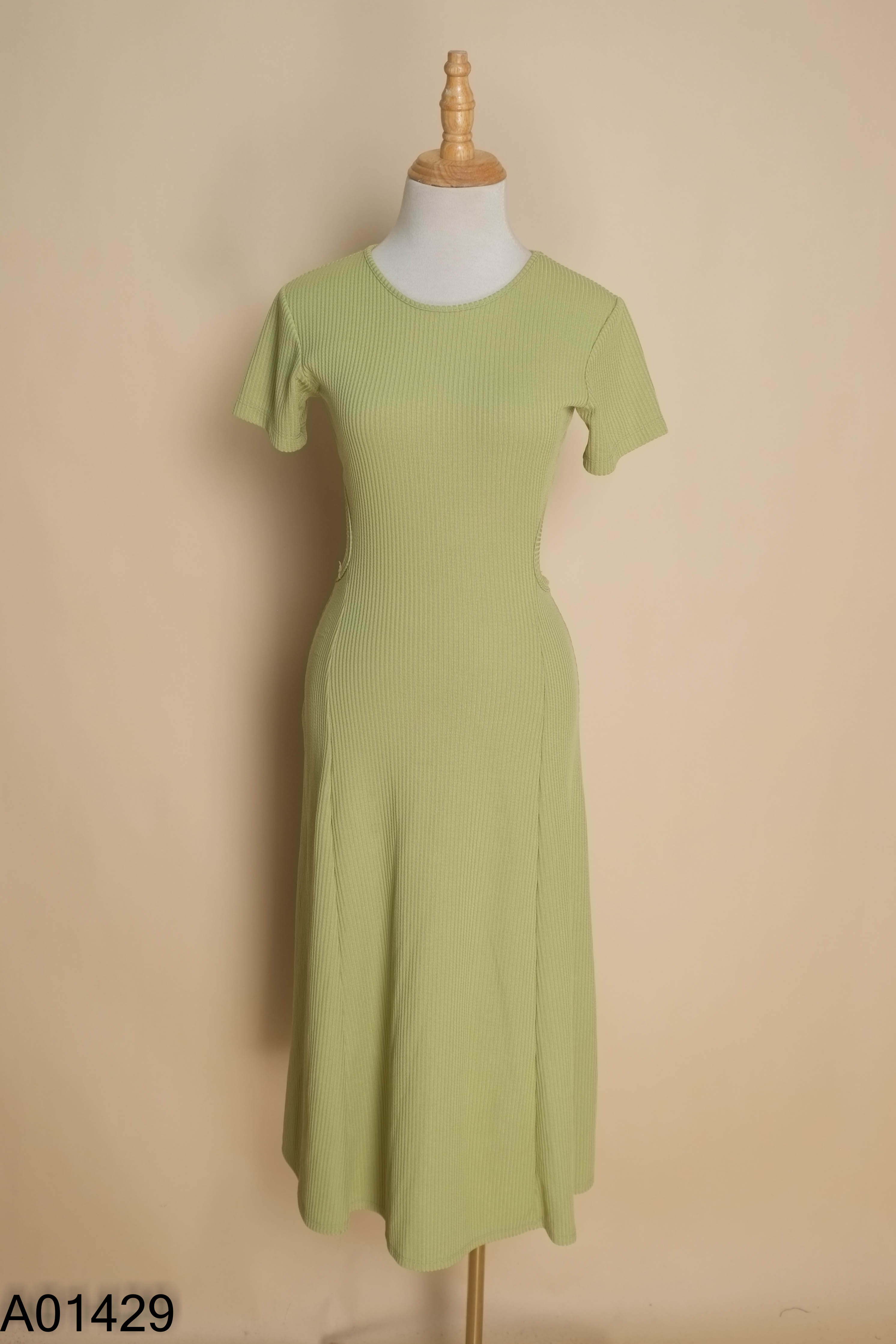 Váy xanh LA BOUTIQUE khoét eo