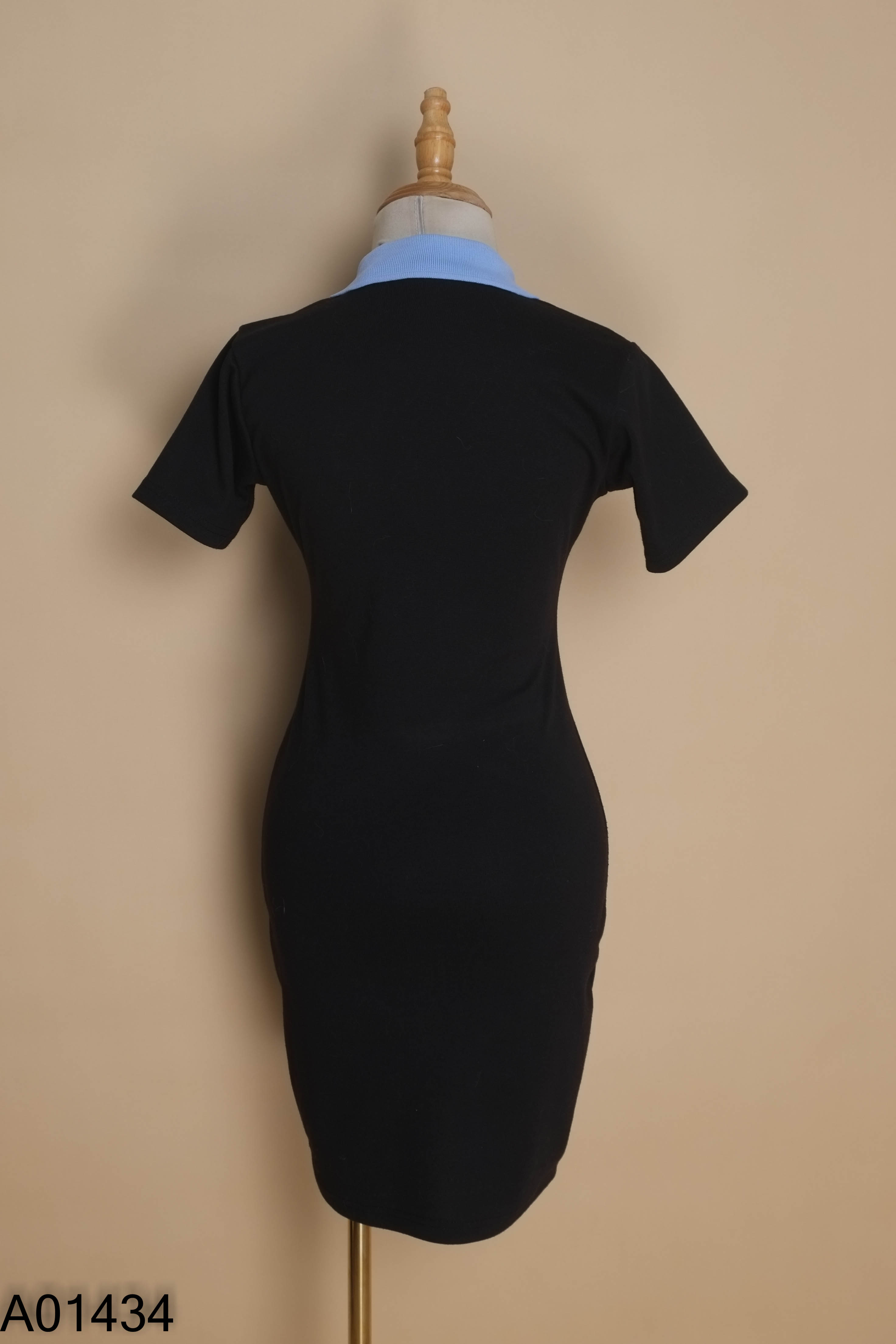 Váy đen cổ xanh MONA'MADE