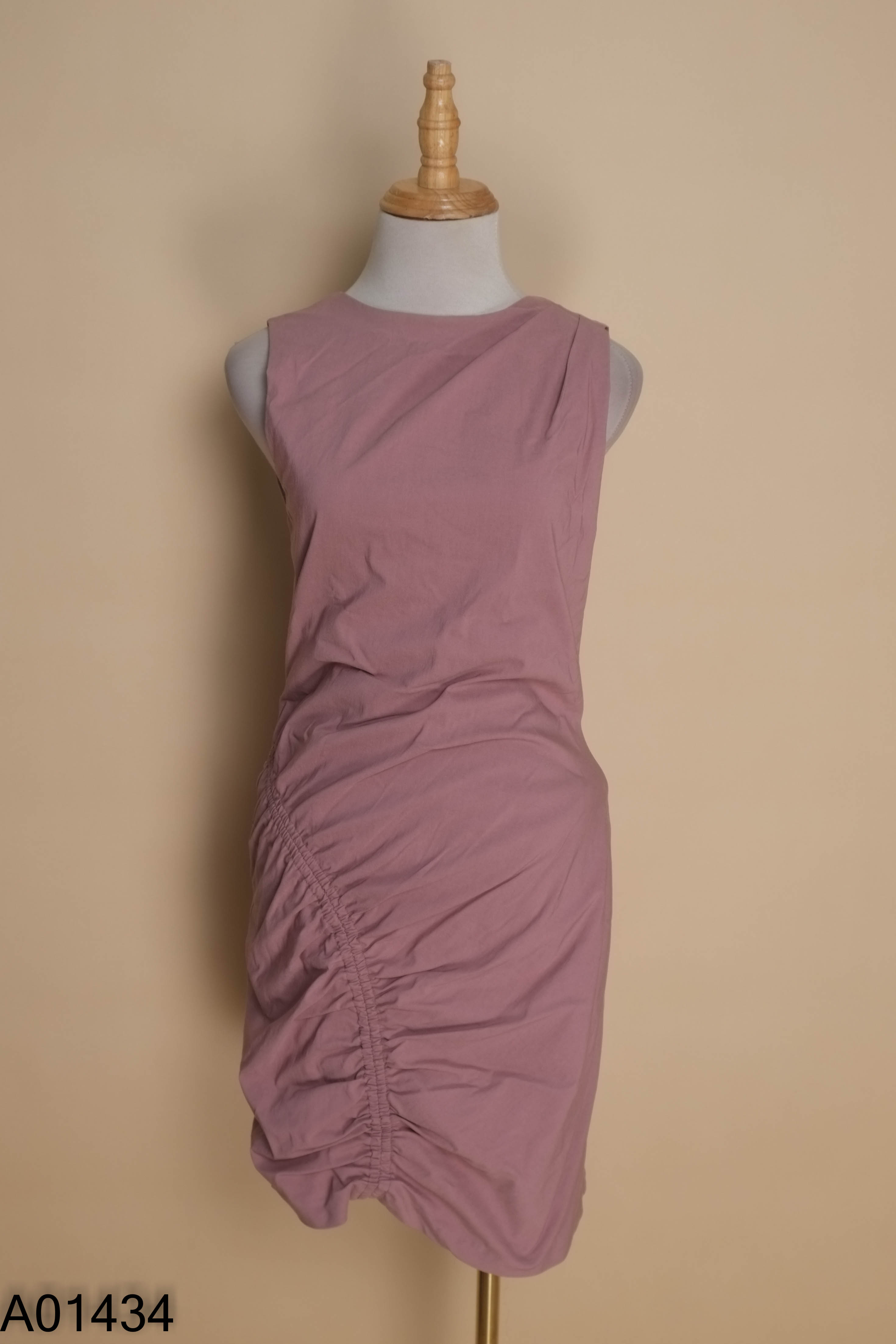 Váy hồng ZARA hở lưng