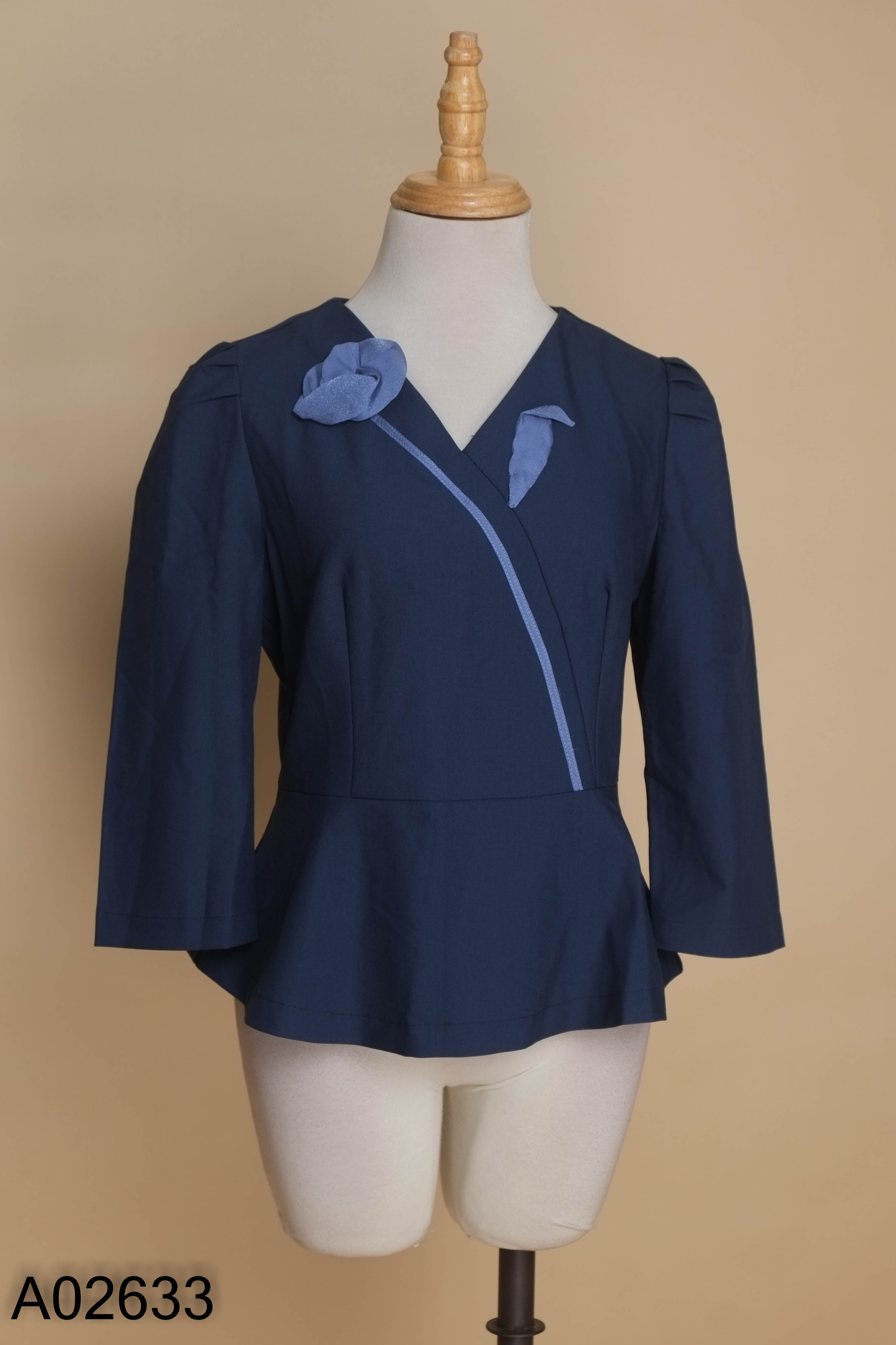 NEWTAG Áo xanh phối hoa