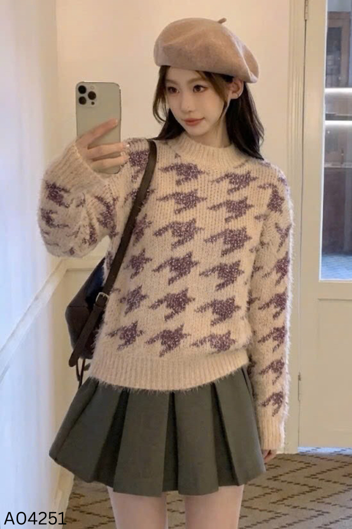 Áo len FOREVER 21 be họa tiết tím