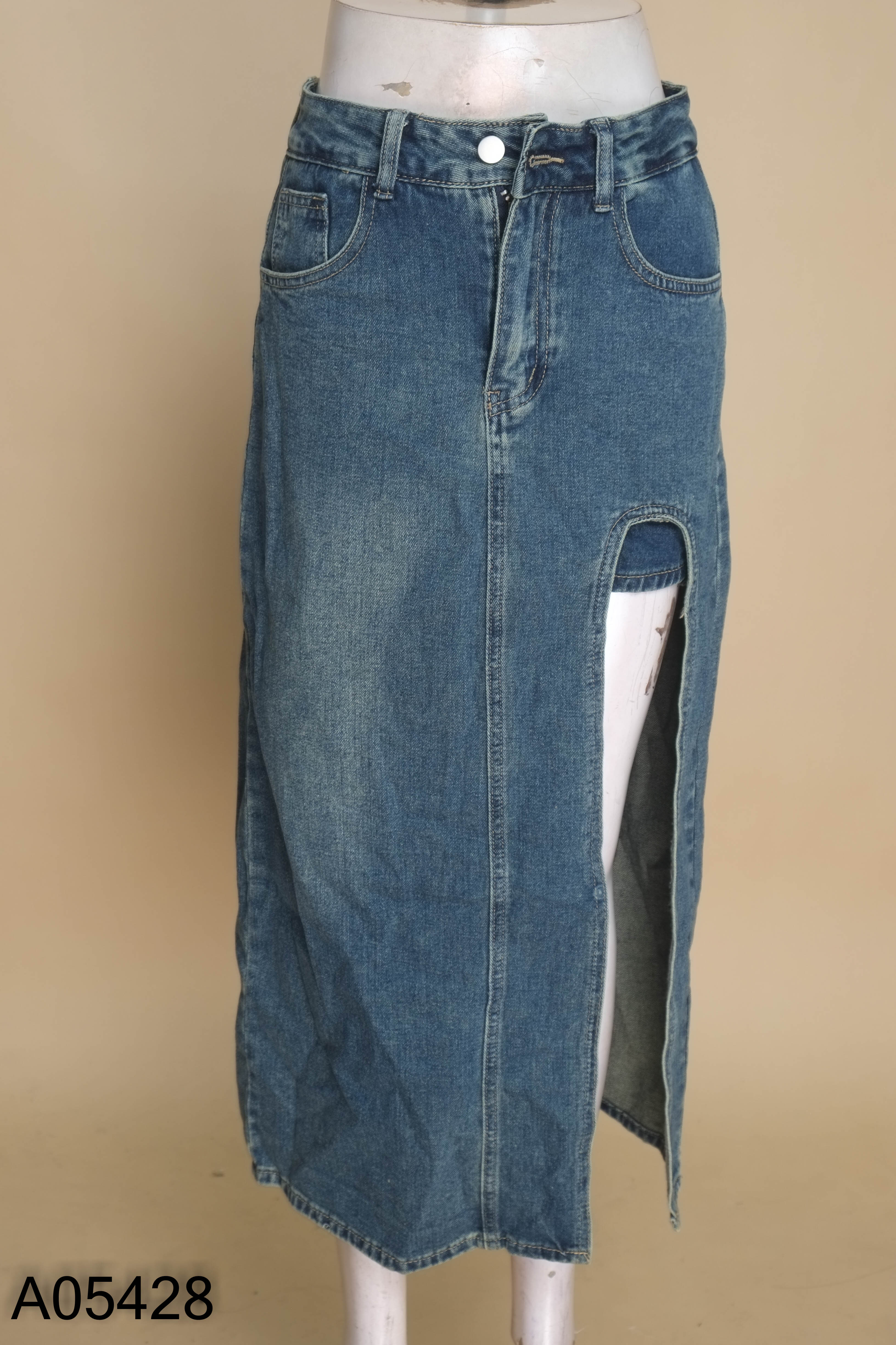 Chân váy jeans xanh xẻ