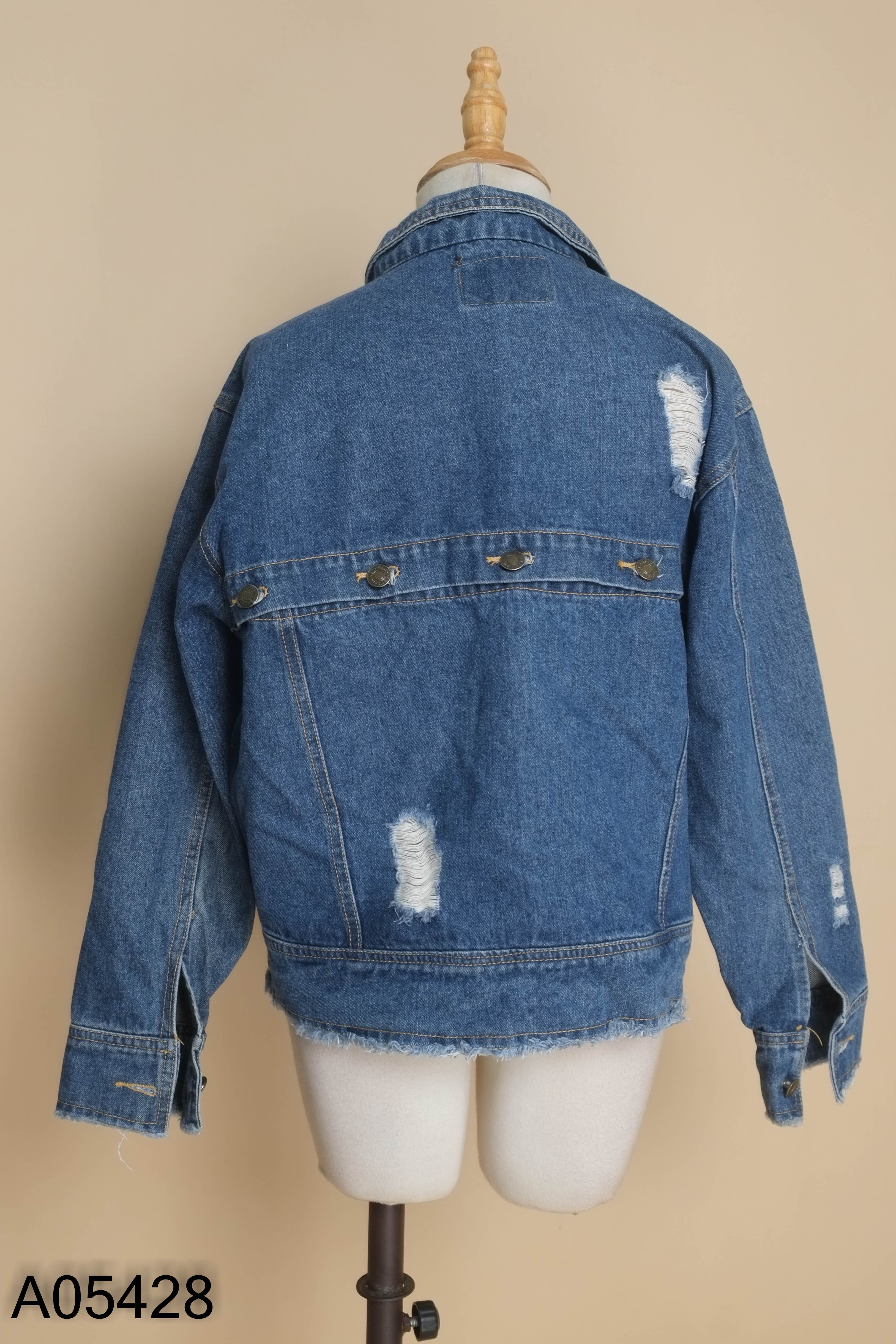 Áo khoác jeans xanh viền rua