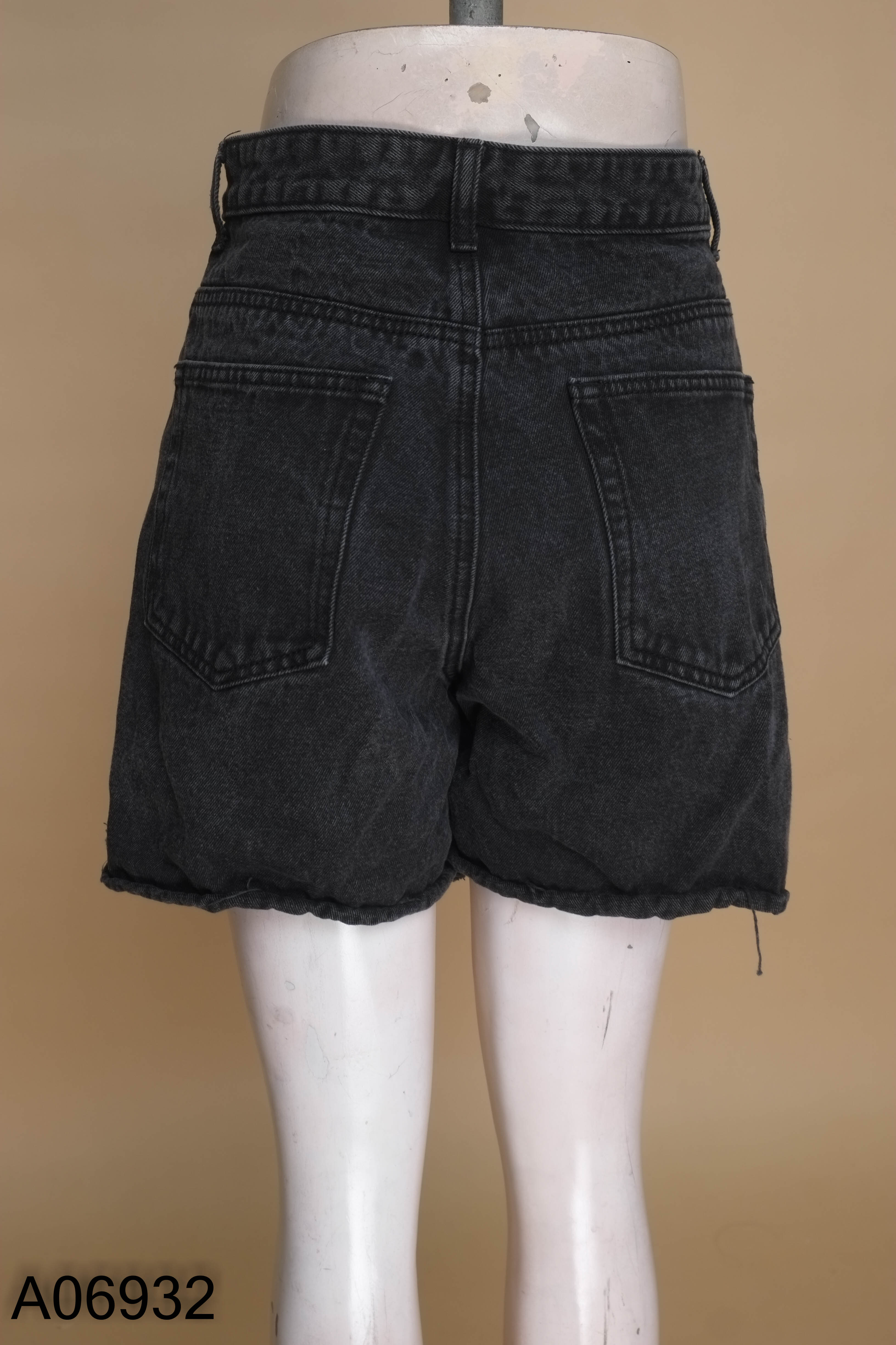 Quần shorts jeans đen