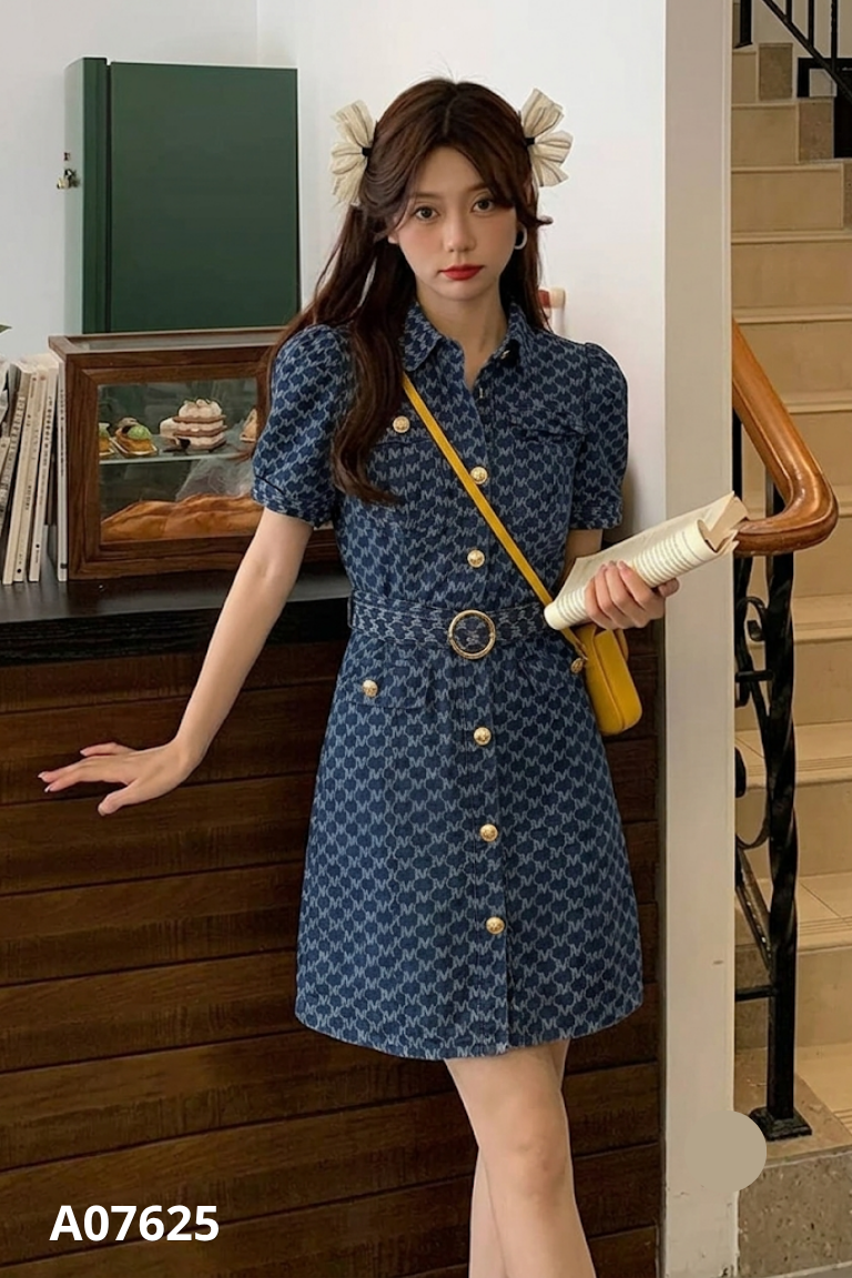 Váy jeans xanh họa tiết hoa