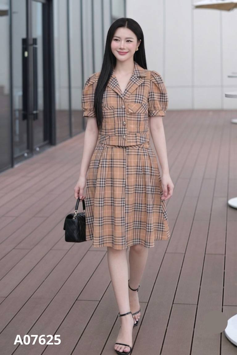 Set nâu kẻ caro áo kiểu + chân váy