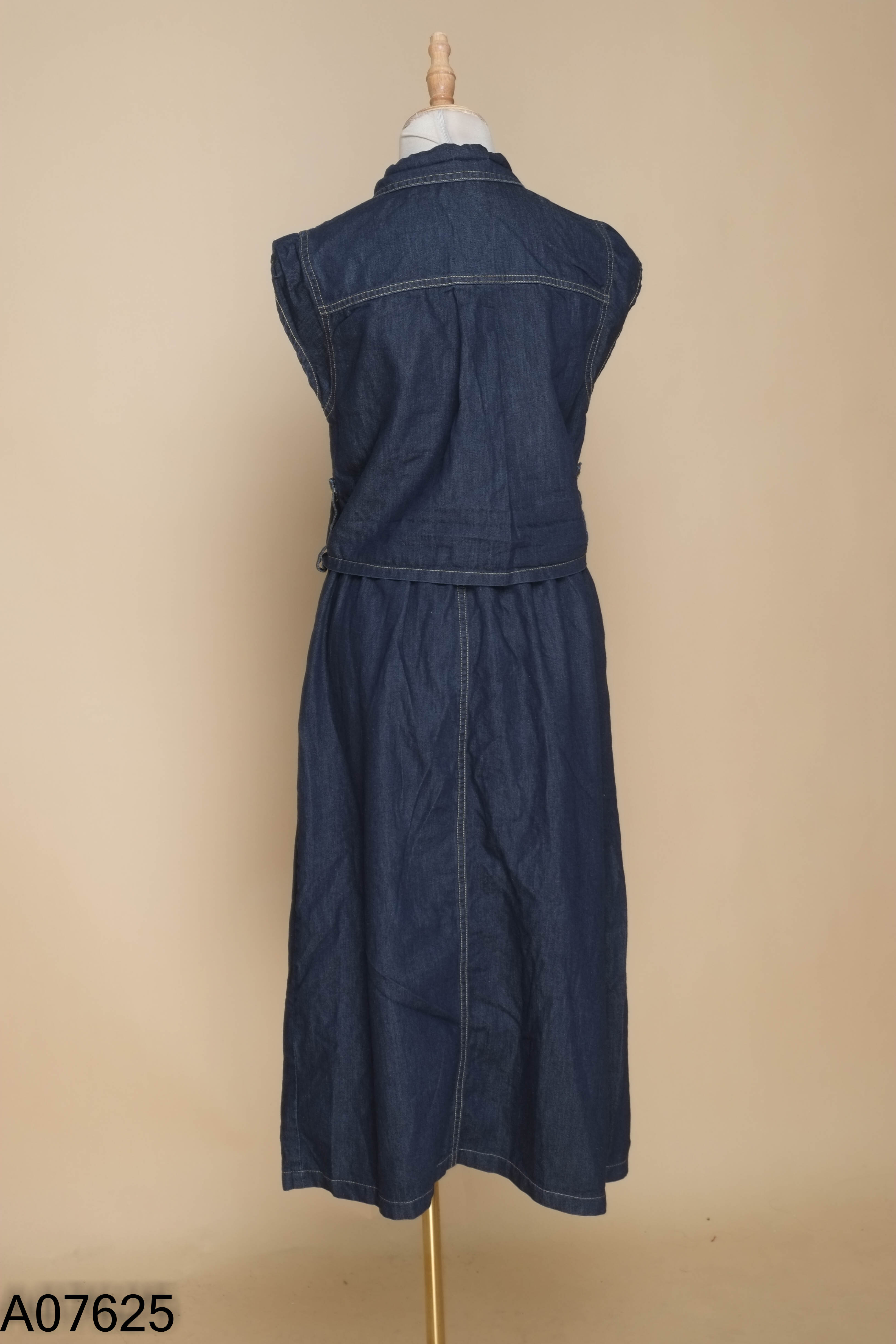 Set jeans xanh áo sát nách + chân váy