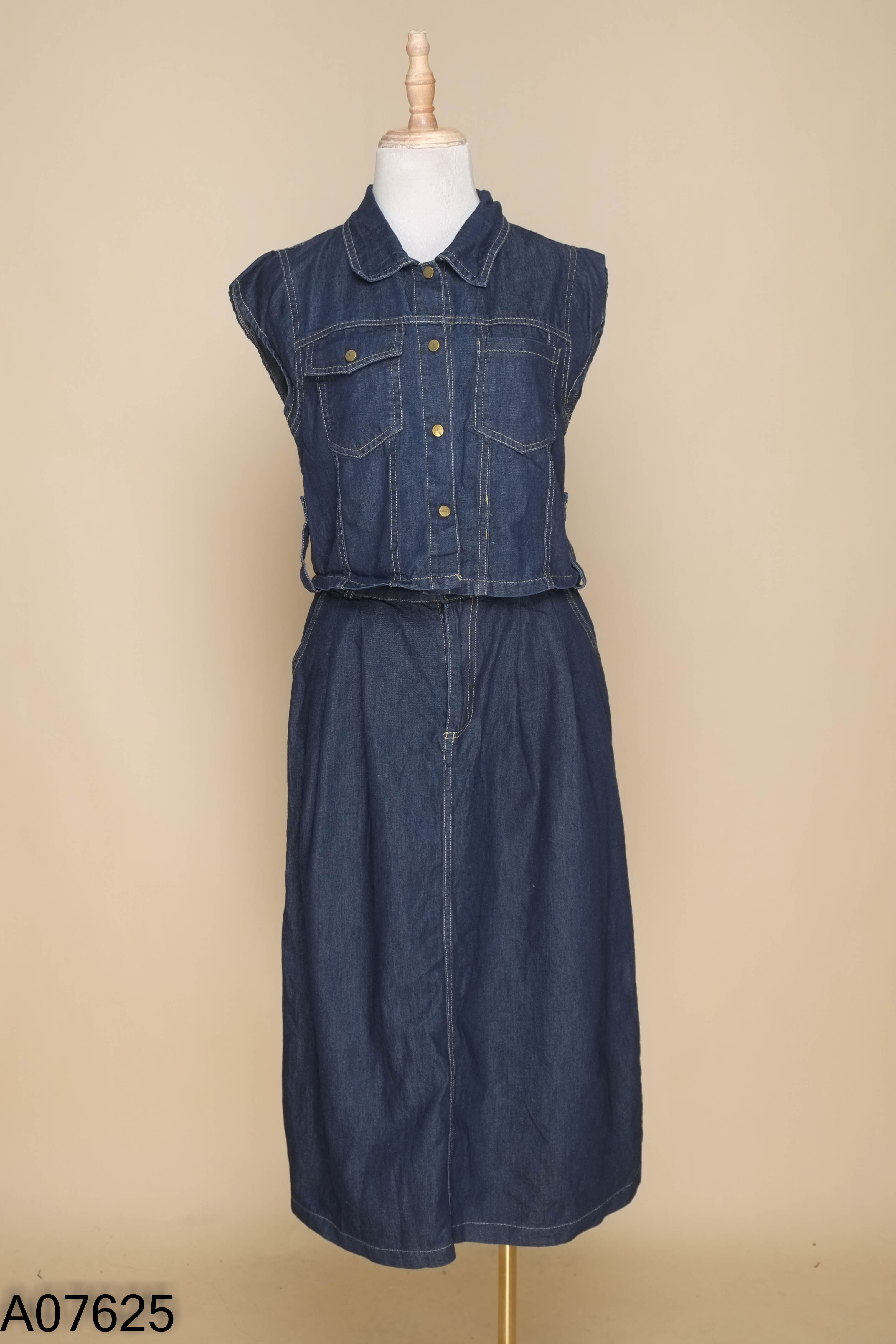 Set jeans xanh áo sát nách + chân váy