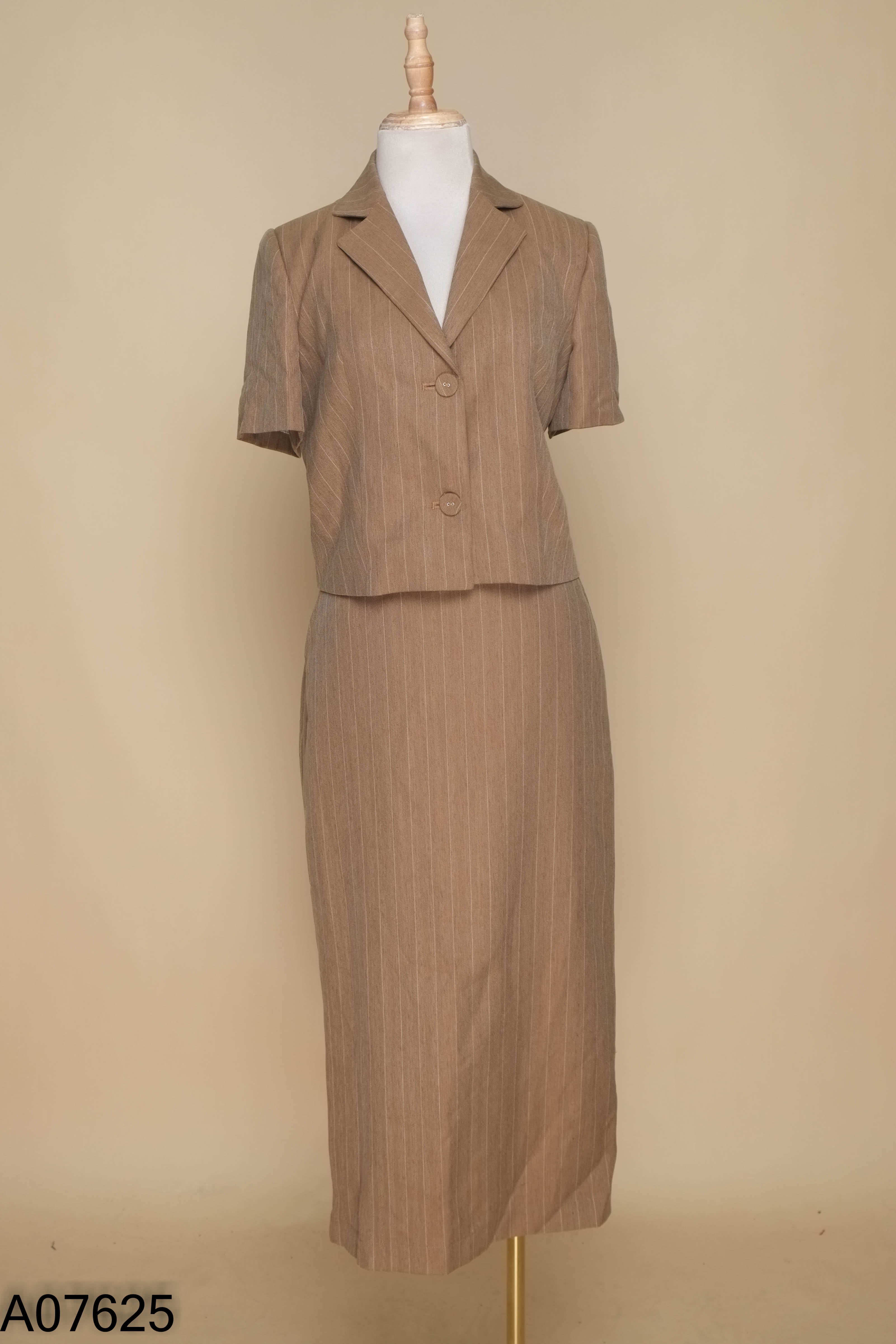 Set LIPA CLOTHING nâu sọc áo kiểu + chân váy