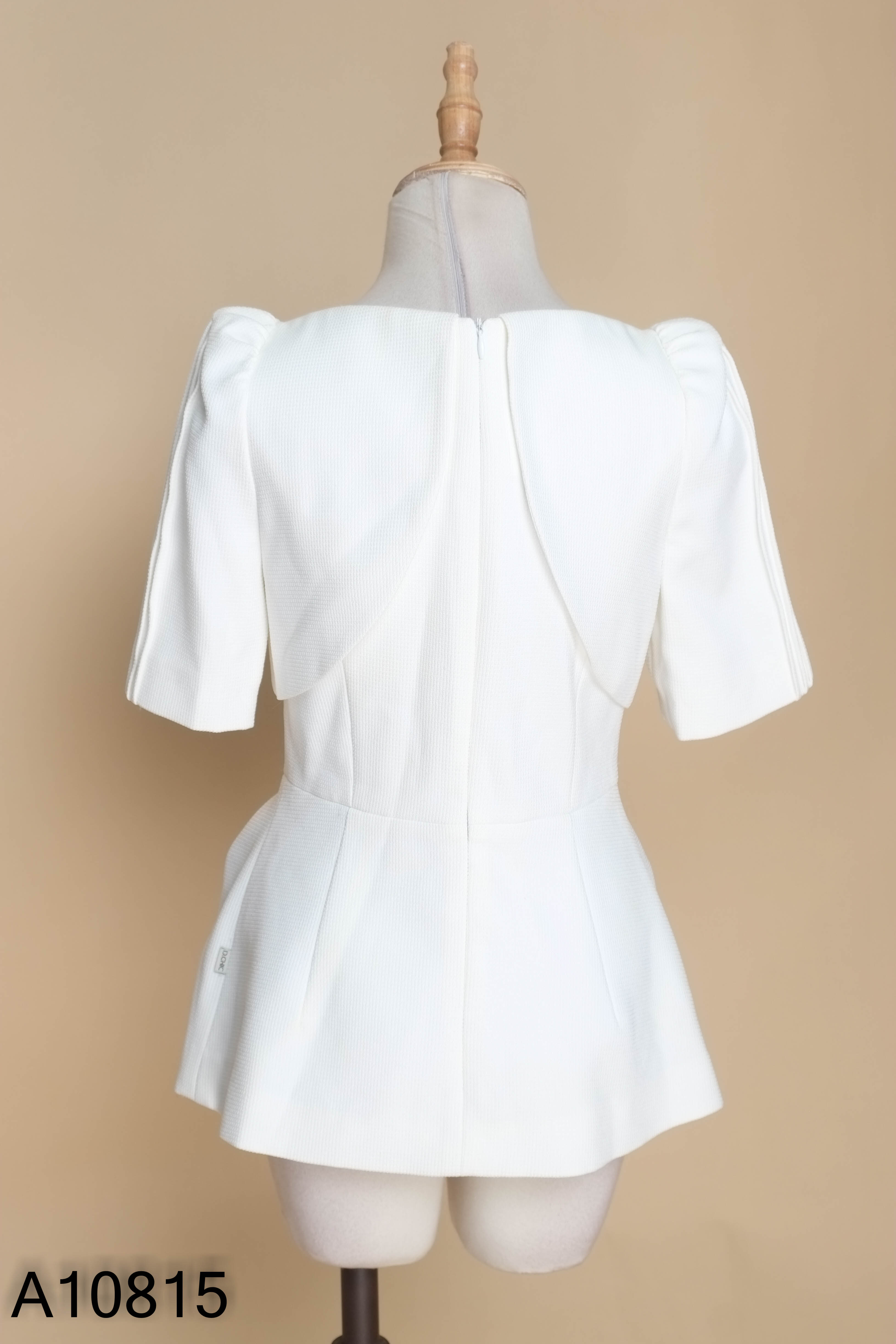Áo trắng D.CHIC đính đá